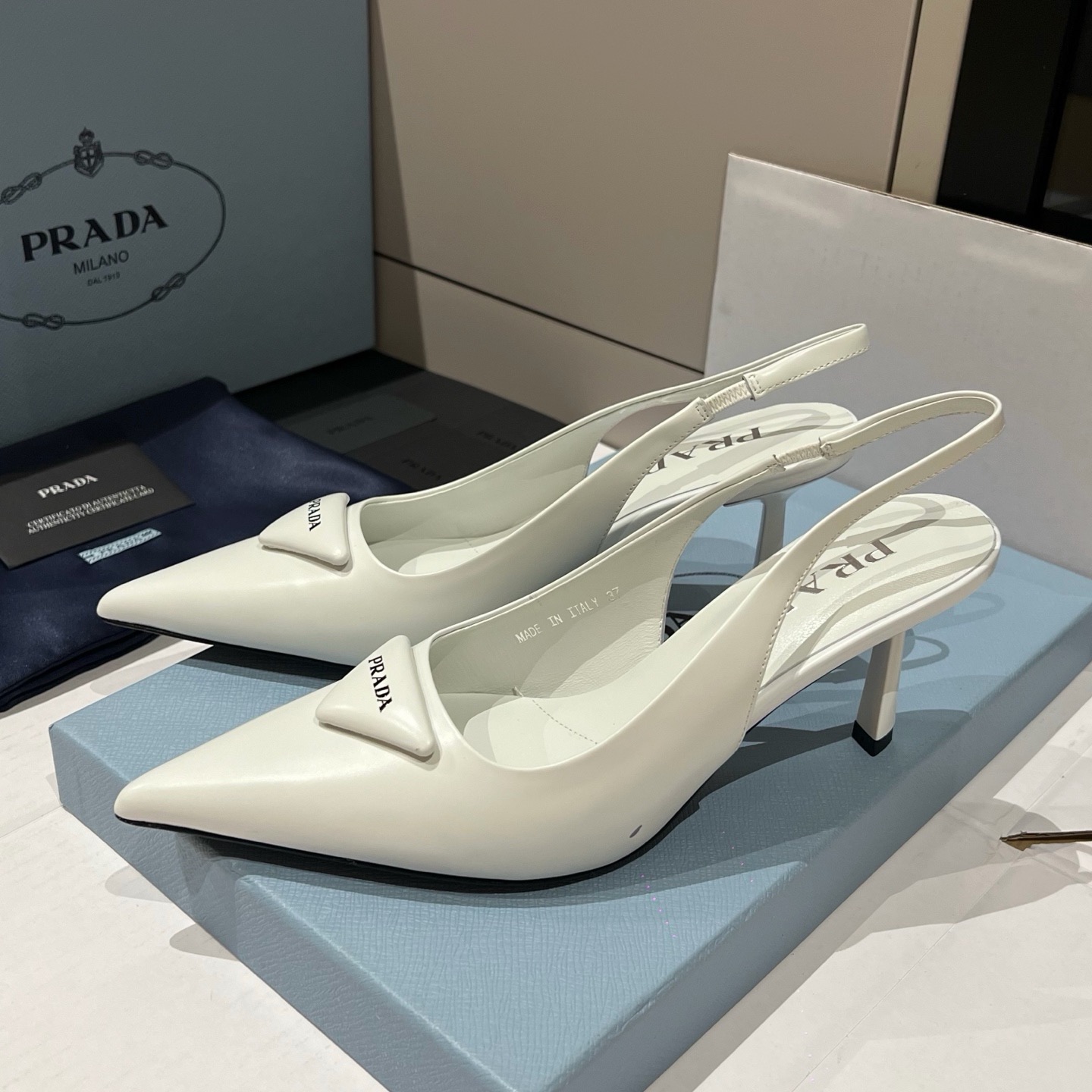 프라다 슬링백 굽 7.5cm (무광)