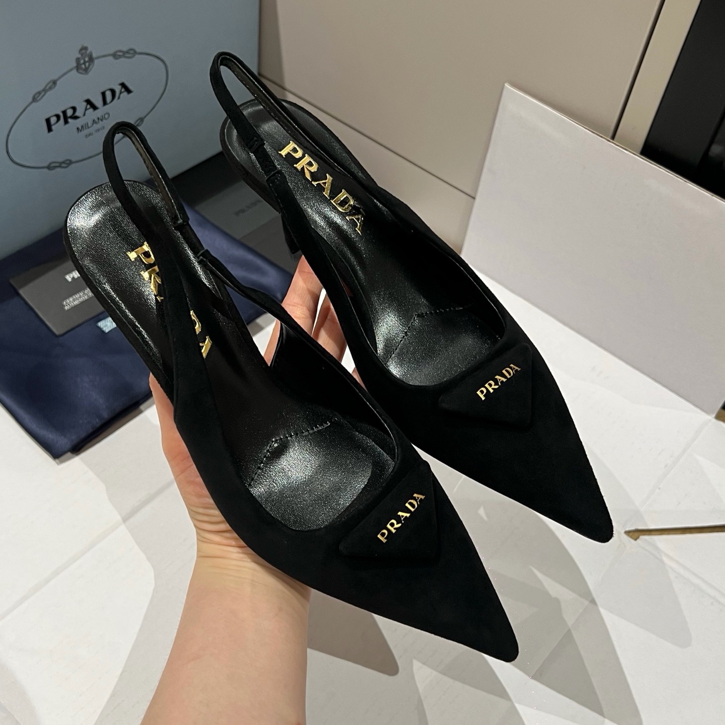 프라다 스웨이드 슬링백 굽 7.5cm