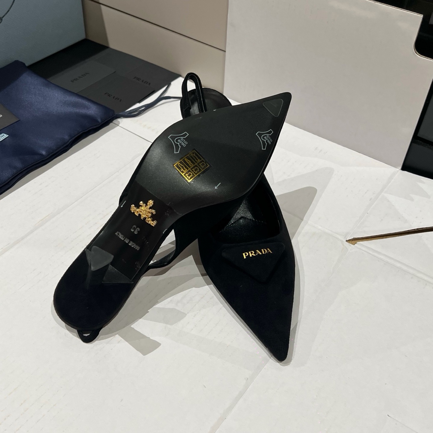 프라다 스웨이드 슬링백 굽 7.5cm