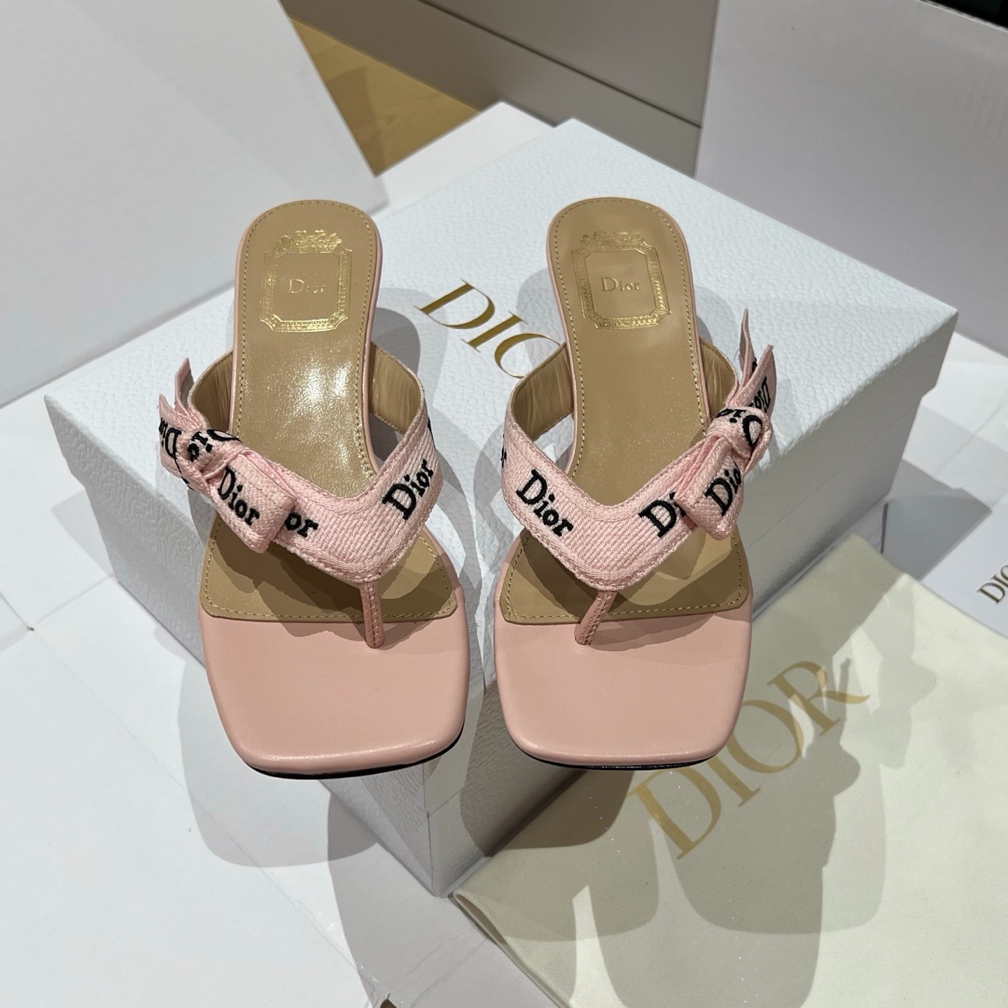 디올 쪼리