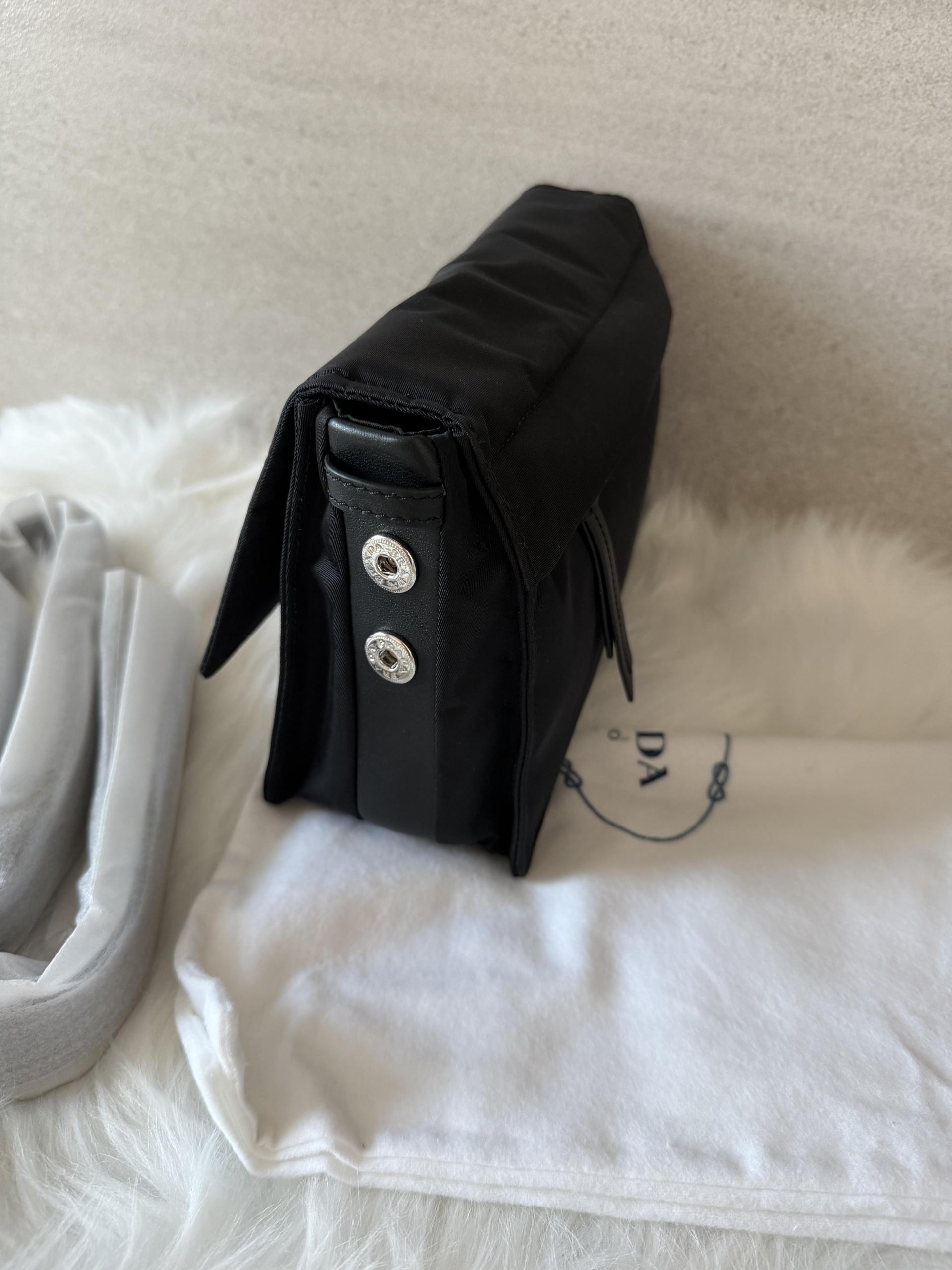 프라다 스몰 패딩 리나일론 숄더백