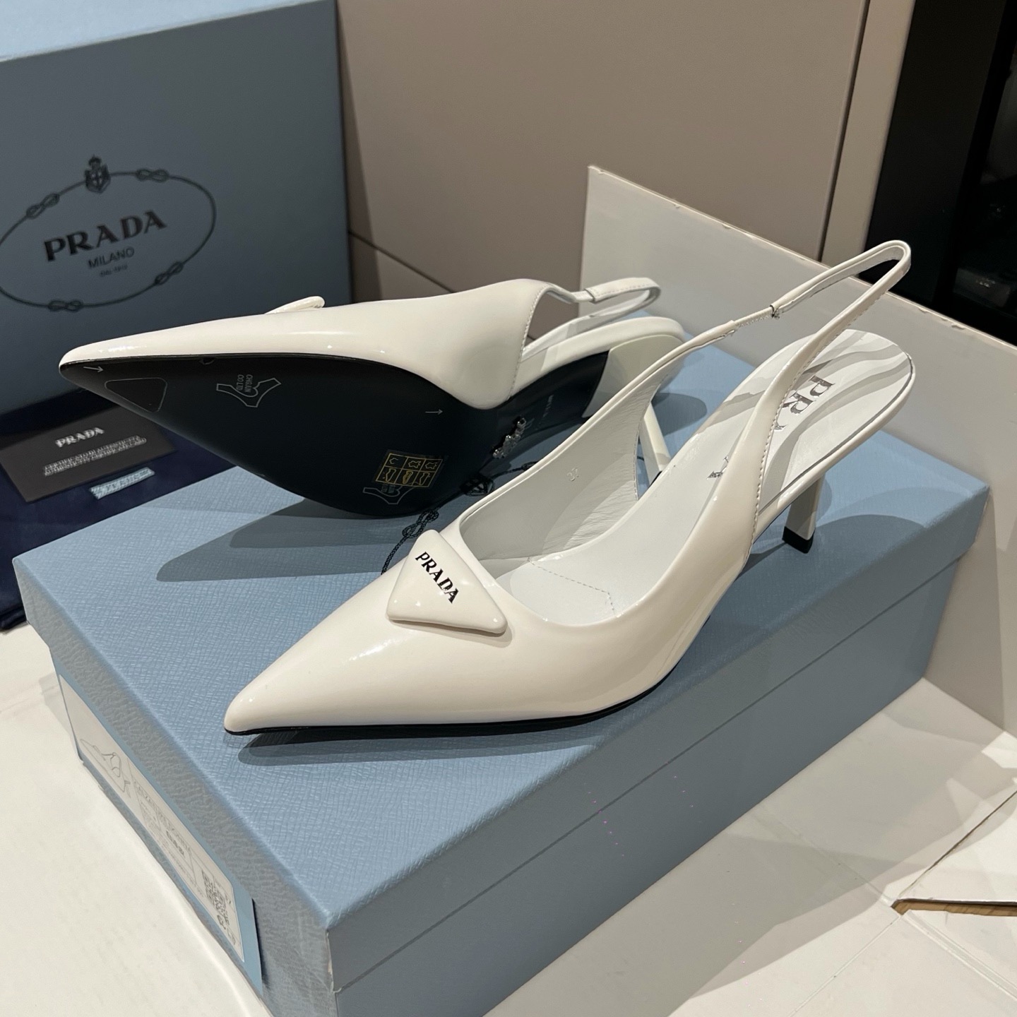 프라다 스웨이드 슬링백 굽 7.5cm (유광)