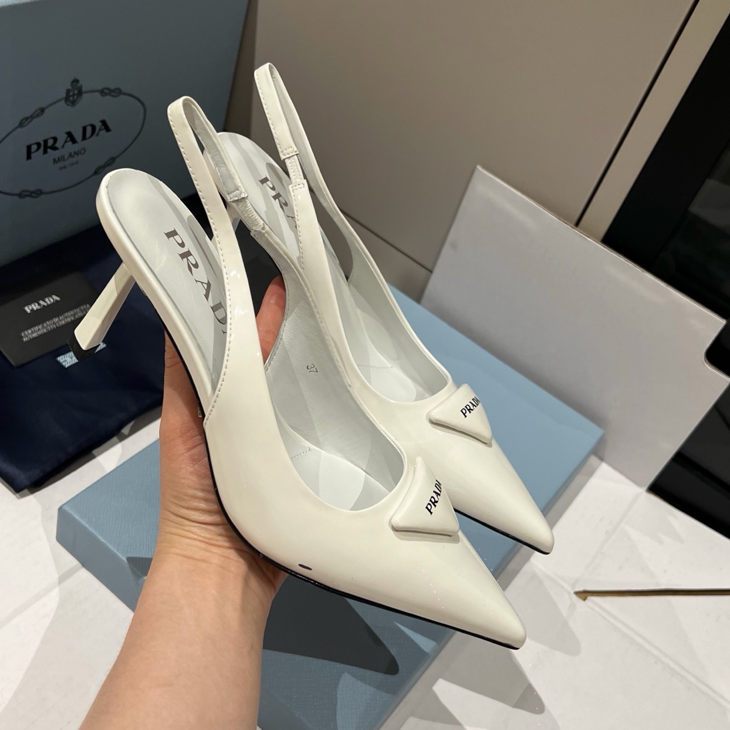 프라다 스웨이드 슬링백 굽 7.5cm (유광)