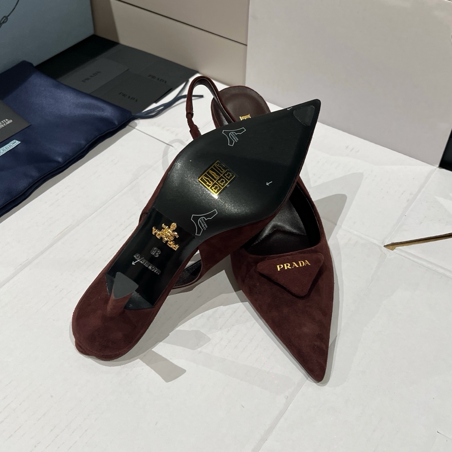 프라다 스웨이드 슬링백 굽 7.5cm