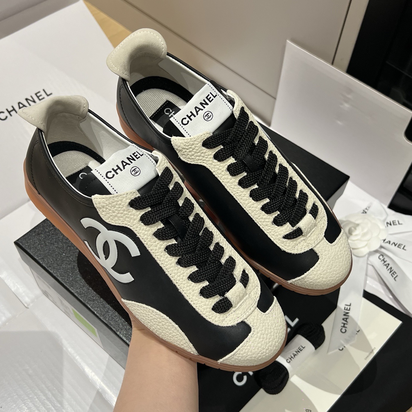 샤넬 cc 로고 스니커즈