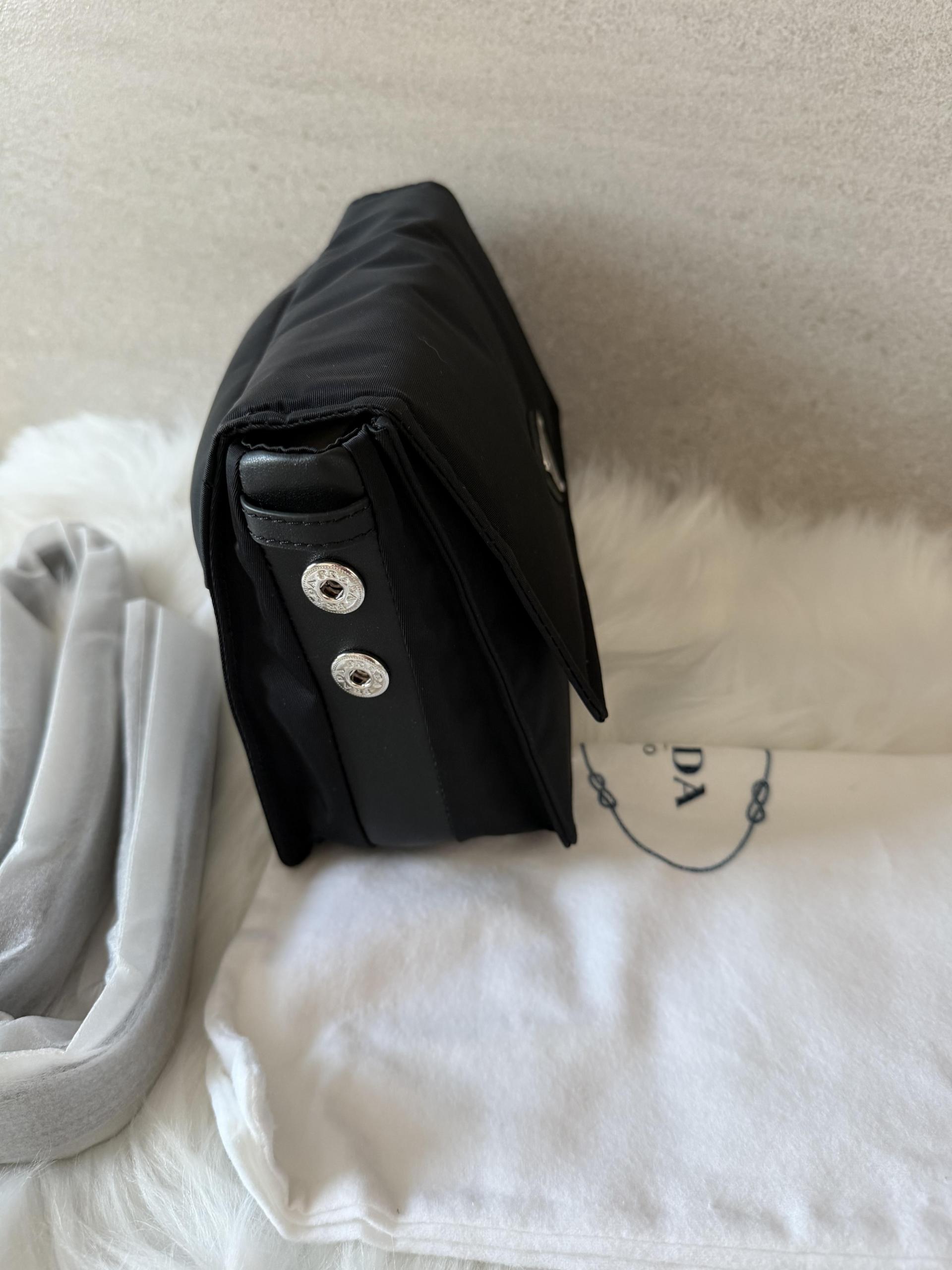 프라다 스몰 패딩 리나일론 숄더백