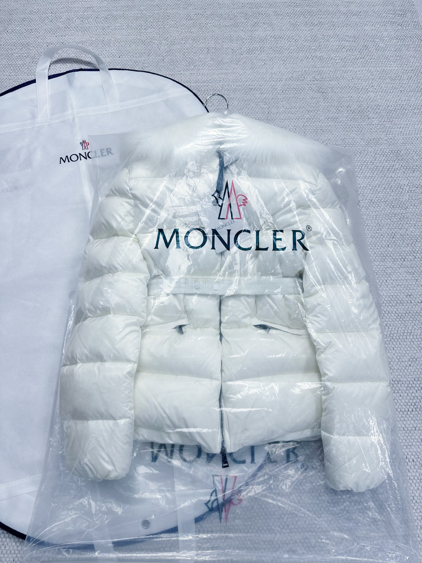 몽클레어 보에드 (화이트,블랙퍼)