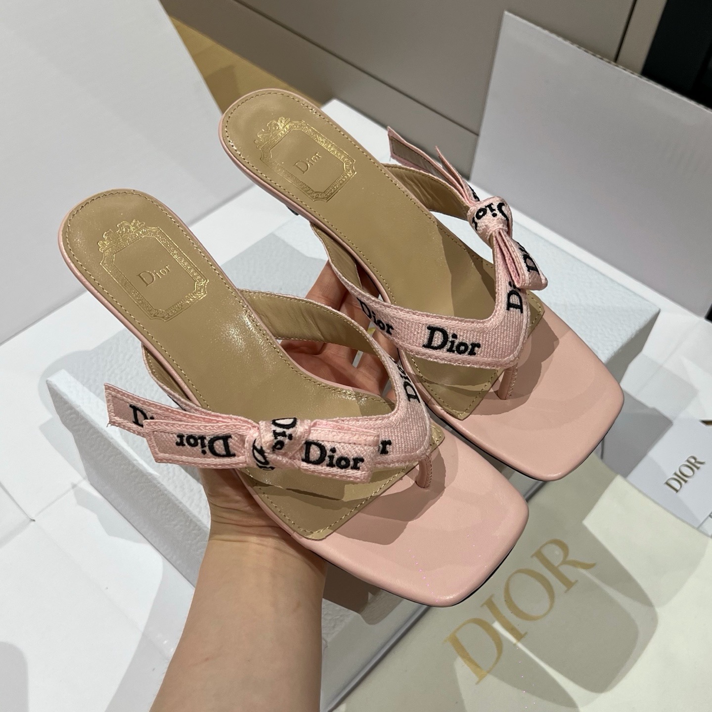 디올 쪼리