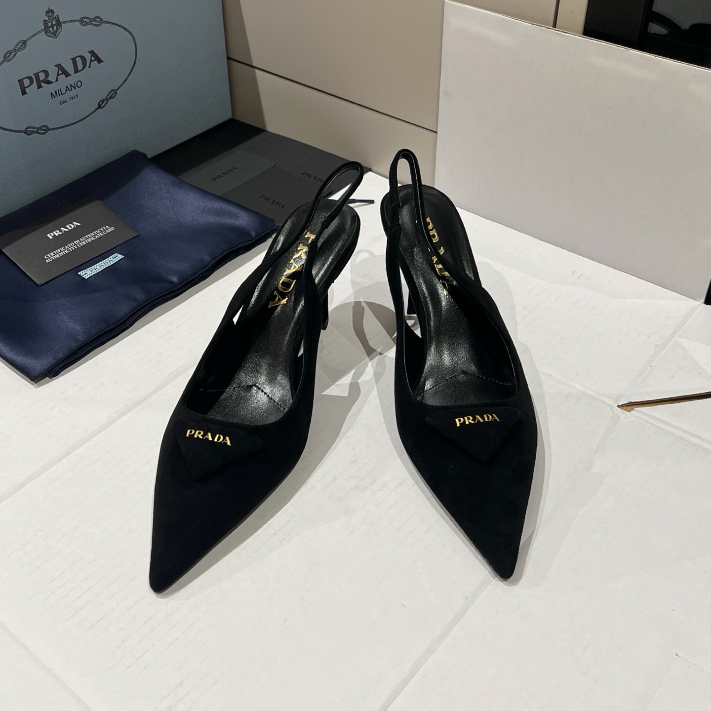 프라다 스웨이드 슬링백 굽 7.5cm