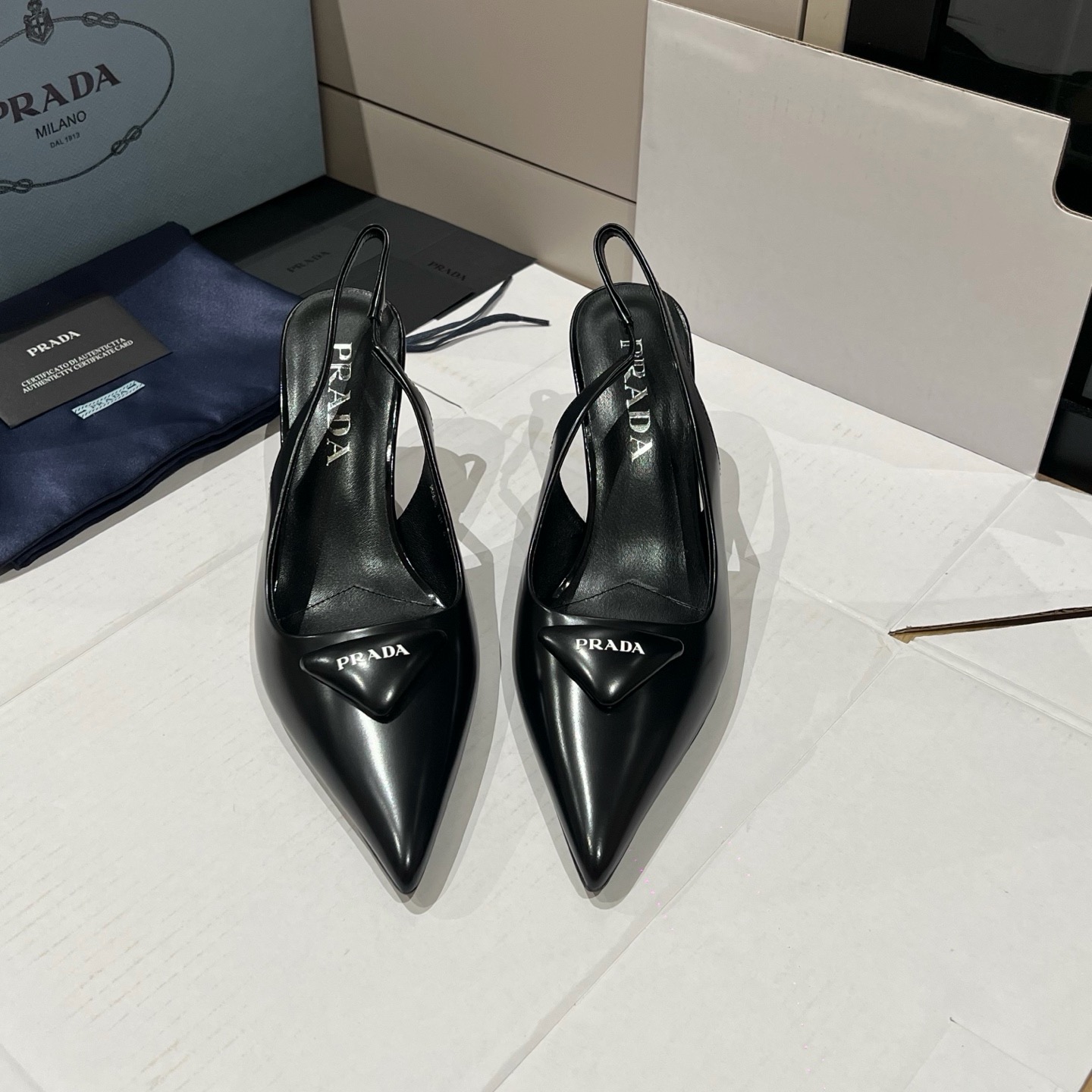 프라다 슬링백 굽 7.5cm (무광)