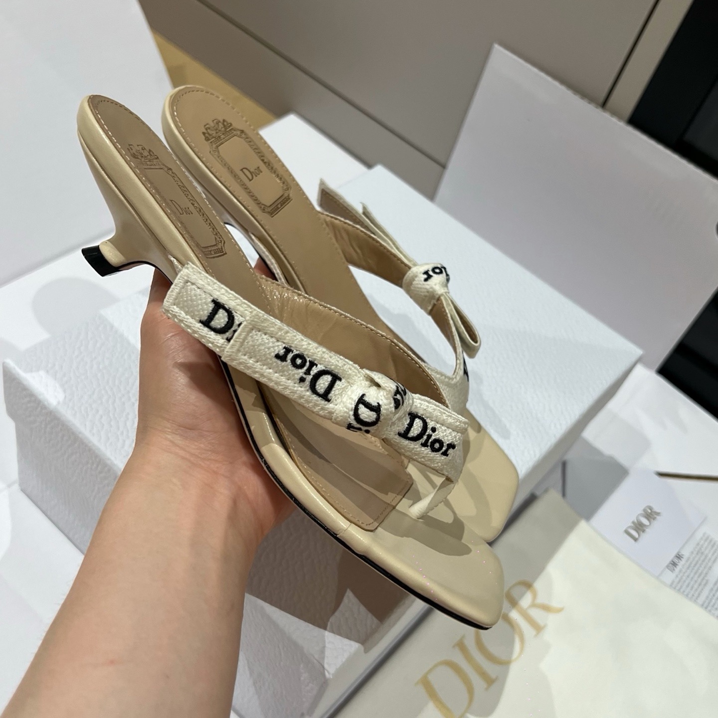디올 쪼리
