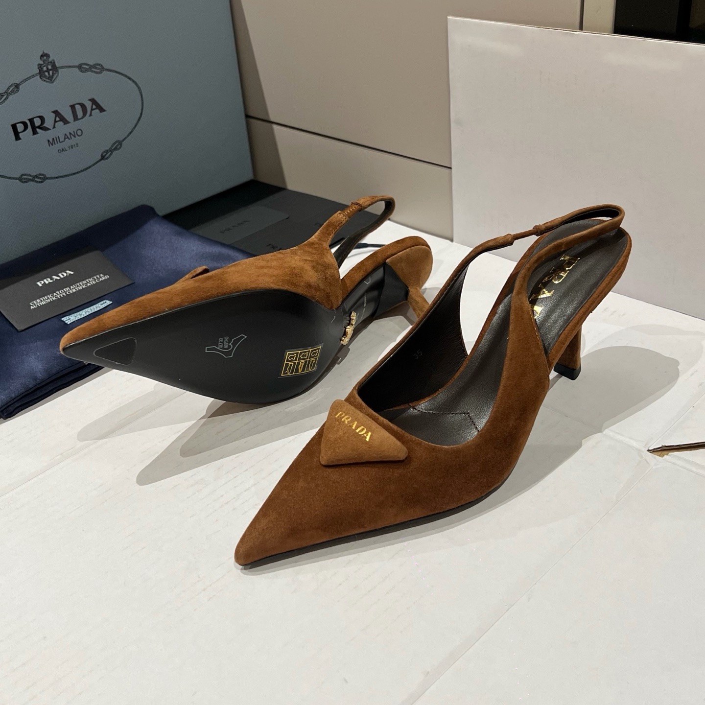 프라다 스웨이드 슬링백 굽 7.5cm