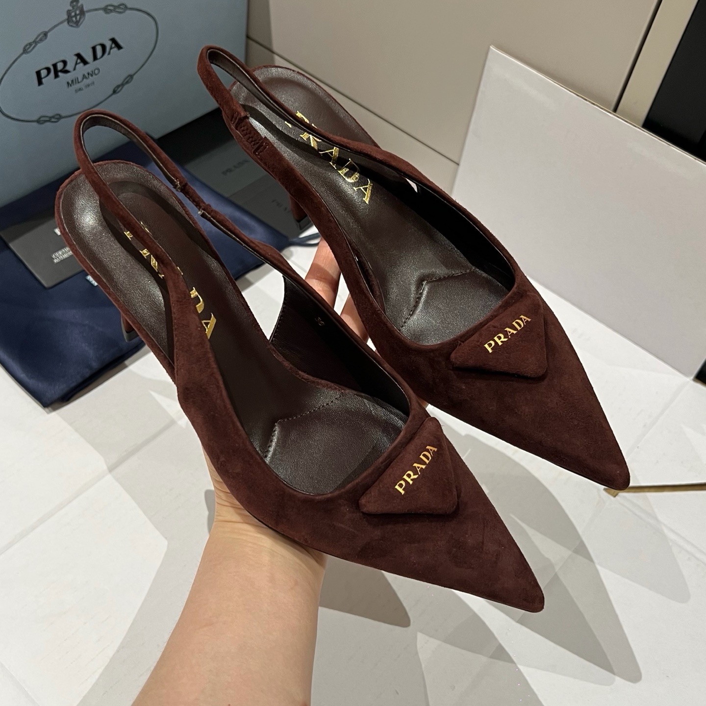 프라다 스웨이드 슬링백 굽 7.5cm