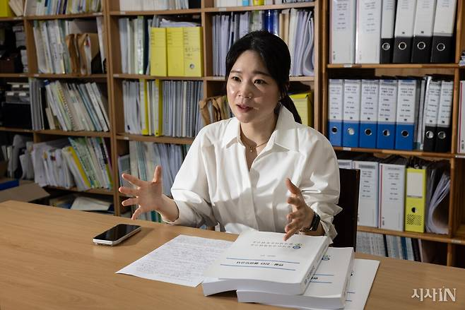 6월19일 전북 완주의 우석대 인지과학연구소에서 만난 전지수 교수가 색동원 피해자 심층 조사 결과를 설명하고 있다. ⓒ김흥구