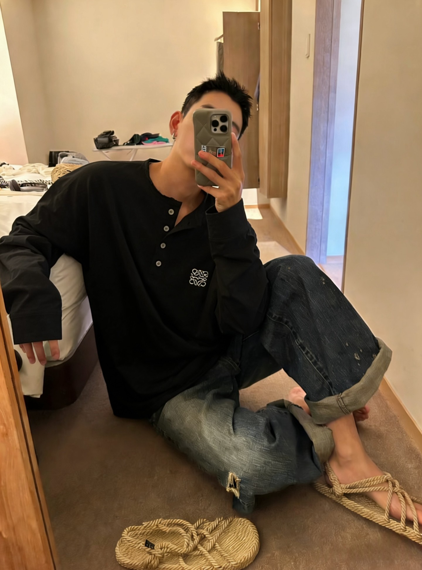 로에베 맨즈 로고 헨리넥 긴팔티