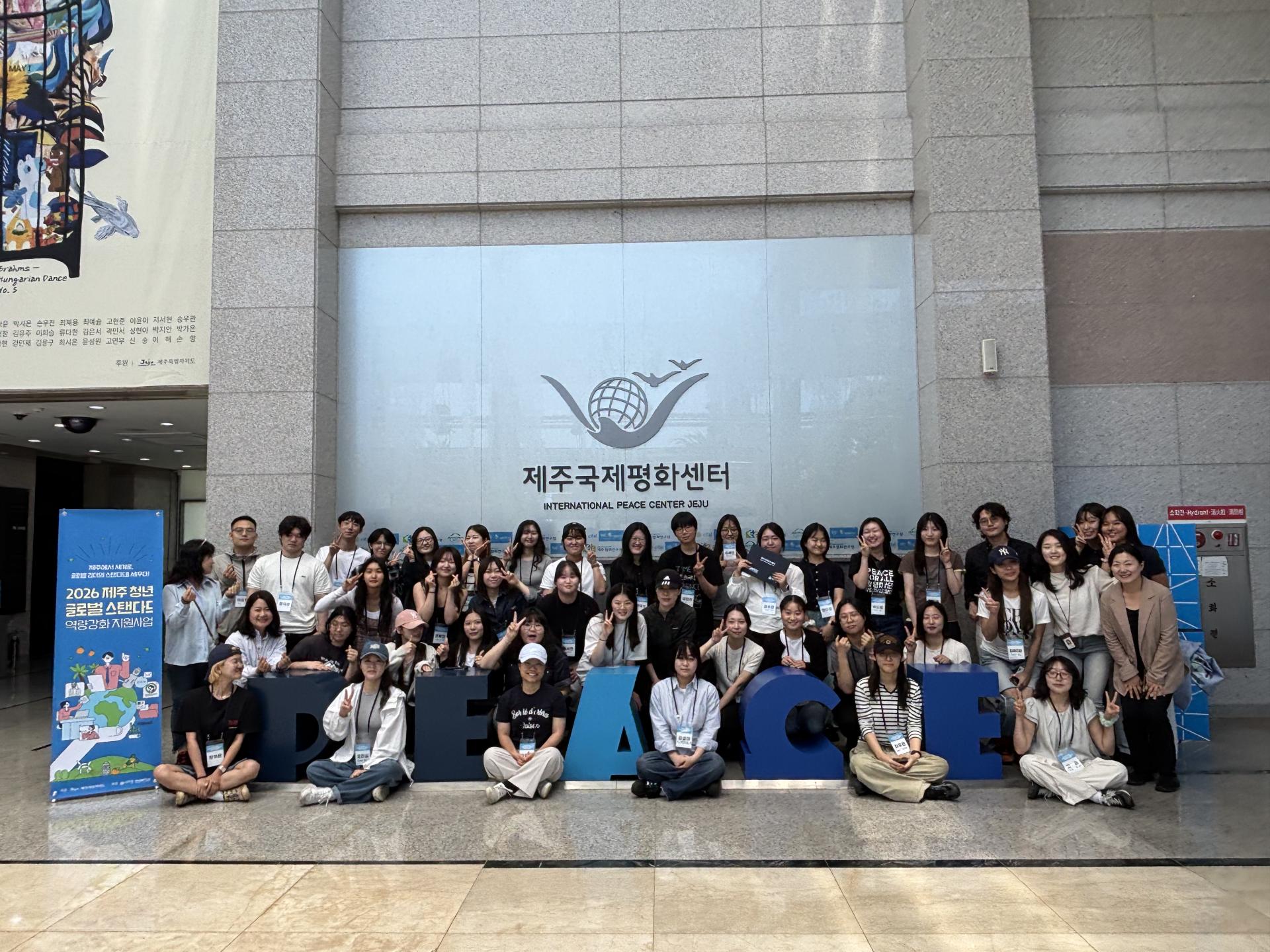 센터 단체사진 1.jpg