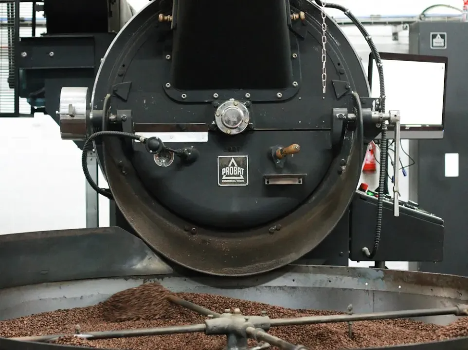 Extract Coffee Roasters의 프로밧 로스터.