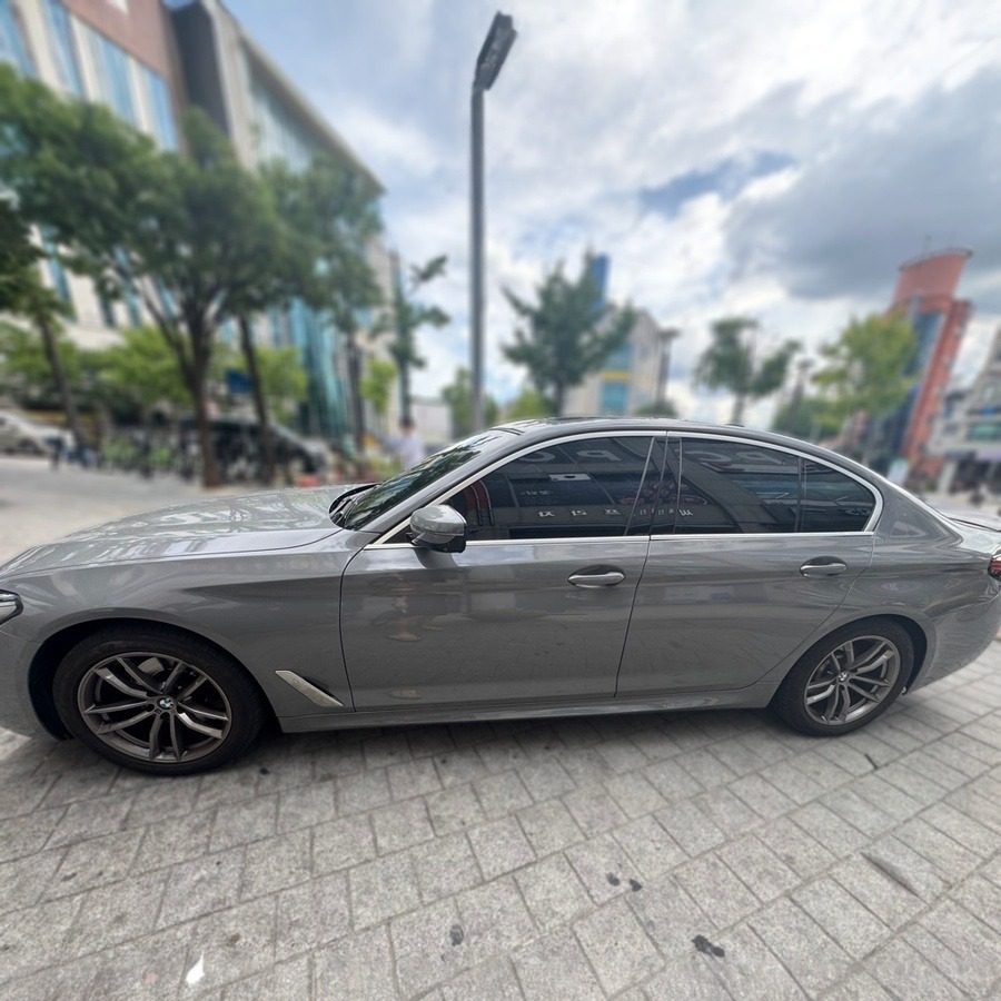 03_중고차-BMW5시리즈-좌측면-optimized.jpg