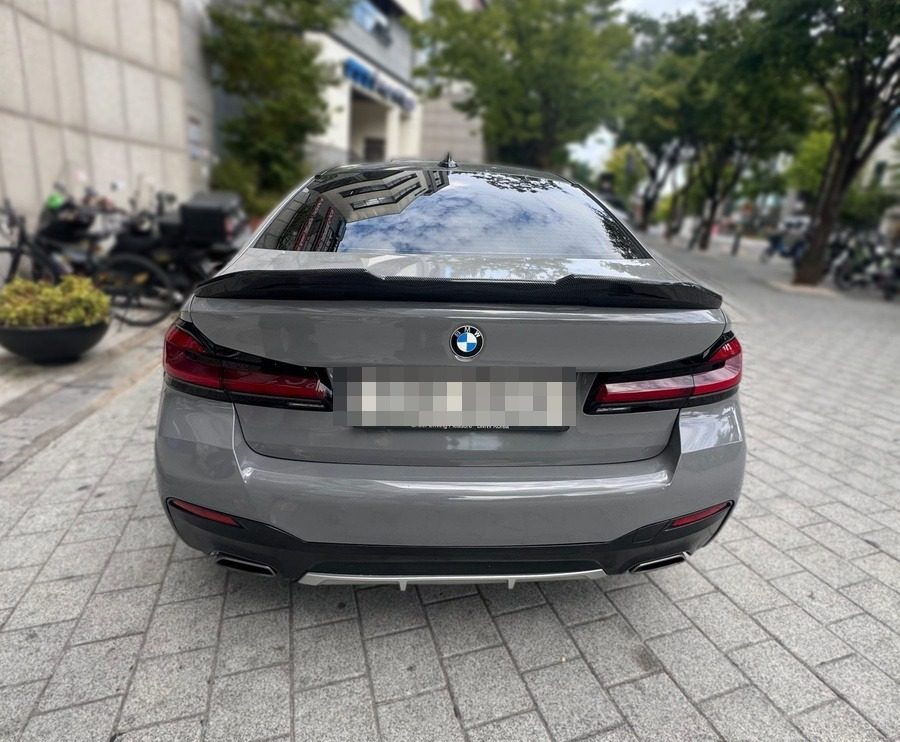 05_중고차-BMW5시리즈-후면-optimized.jpg