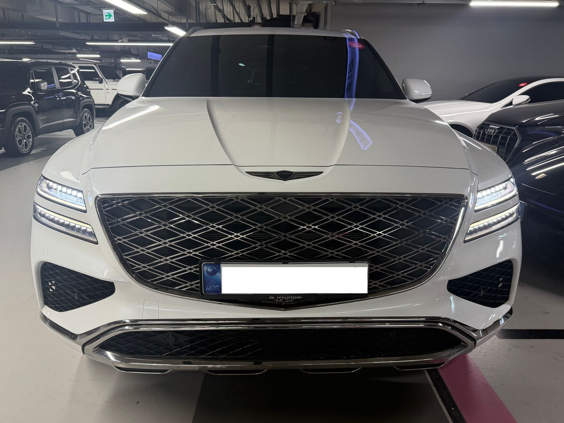 제네시스 GV80 전면부, 크레스트 그릴과 LED 헤드램프