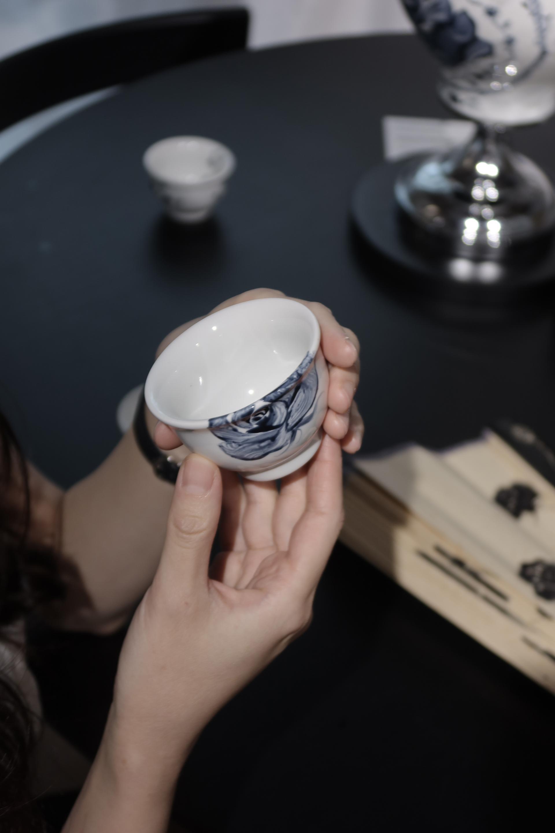 Roses in Flux / Full Bloom Cup by Mond Kim