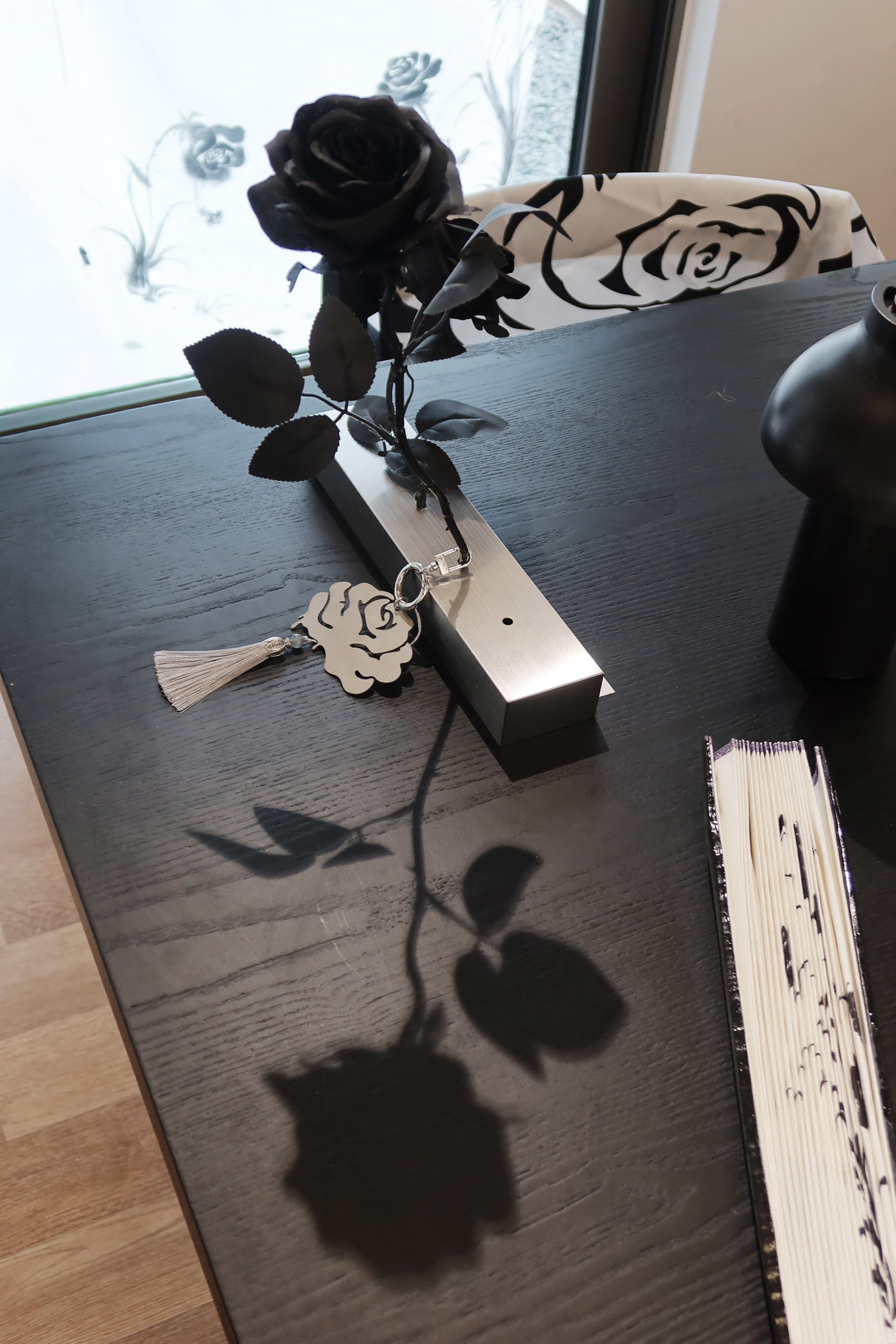 Silver Rose Vase / Rose in Flux X GREENWAYCOURT / Edition 01 by Mond Kim 복제