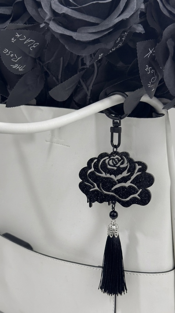 Roses in Flux / Norigae Keychain / Edition 01 by Mond Kim
