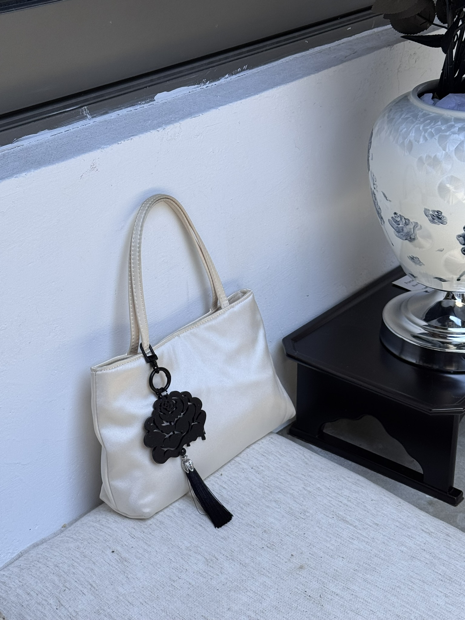 Roses in Flux / Norigae Keychain / Edition 01 by Mond Kim