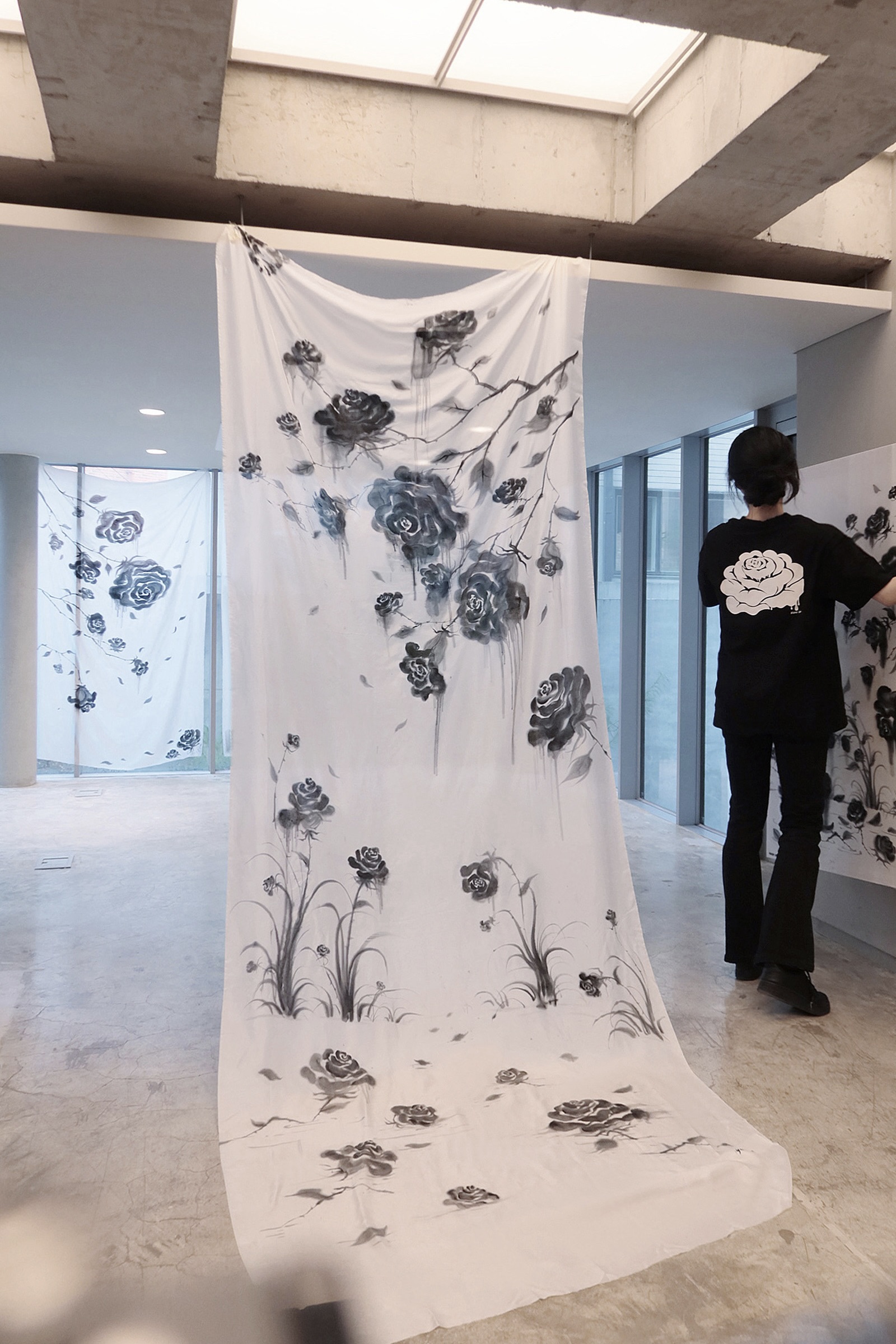 [Pre-order ~6.7] Roses in Flux / Studio T-shirt / Edition 01