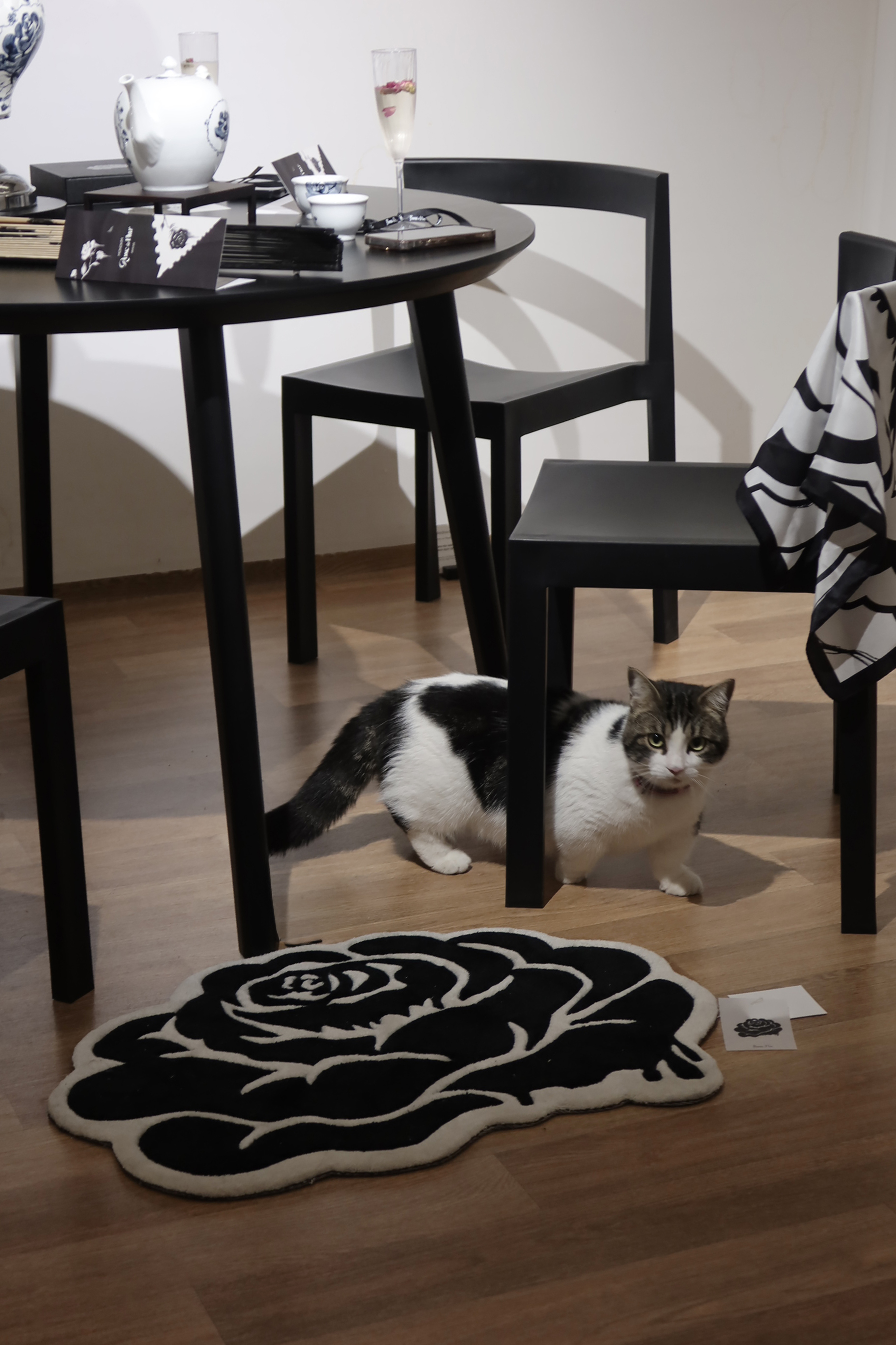[Pre-order ~6.7] Roses in Flux / Art Rug / Edition 01 by Mond Kim
