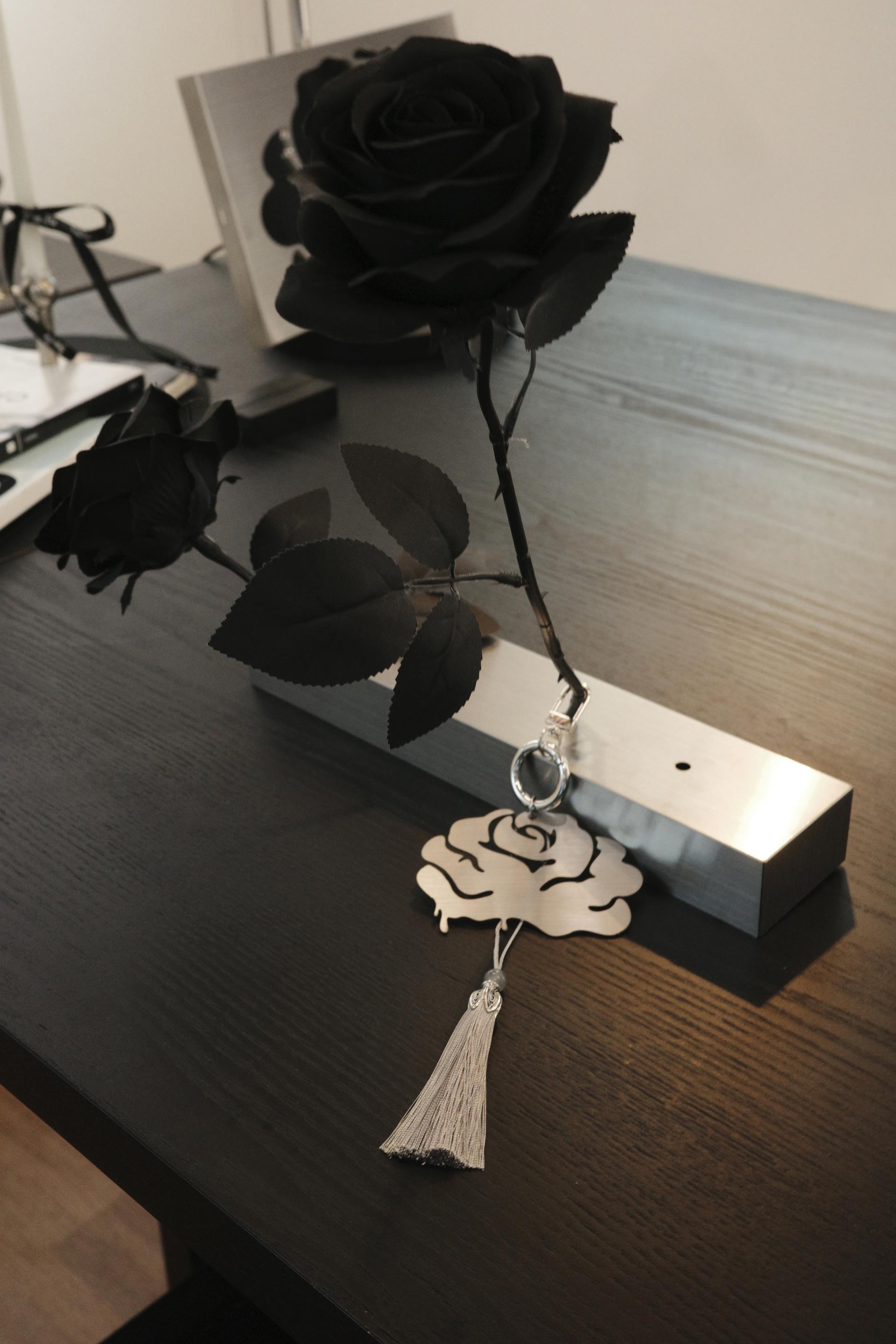 Silver Rose Vase / Rose in Flux X GREENWAYCOURT / Edition 01 by Mond Kim 복제