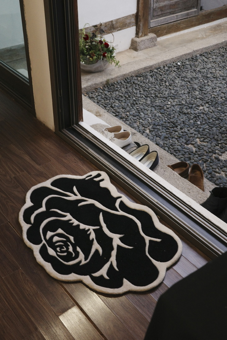 [Pre-order ~6.7] Roses in Flux / Art Rug / Edition 01 by Mond Kim