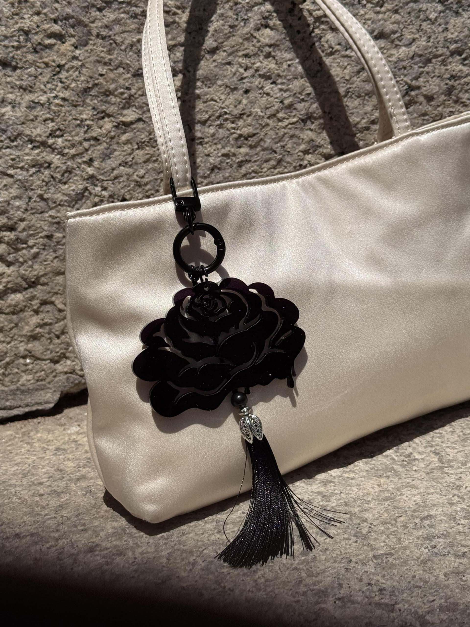 Roses in Flux / Norigae Keychain / Edition 01 by Mond Kim