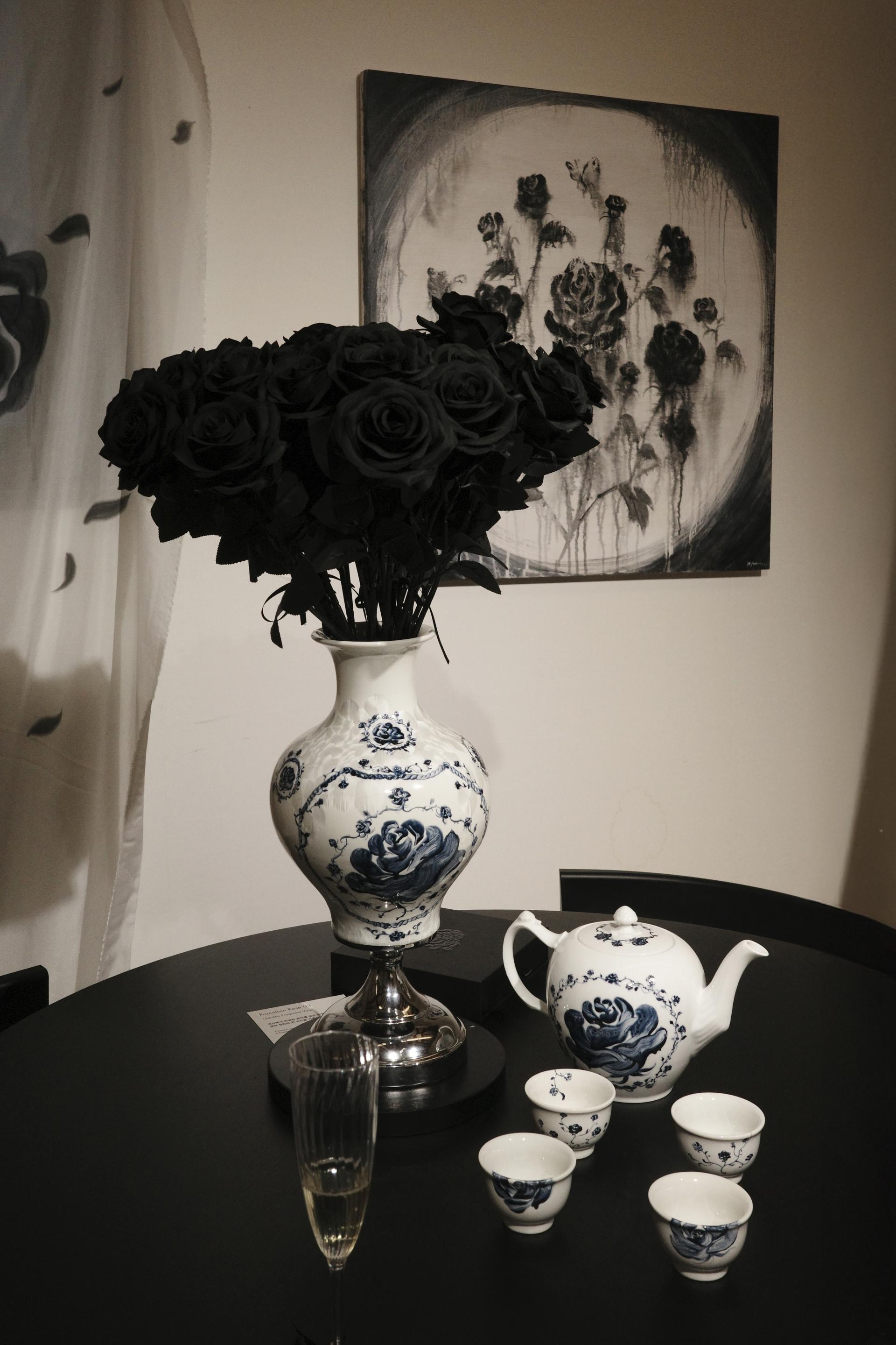 Roses in Flux / Full Bloom Cup by Mond Kim