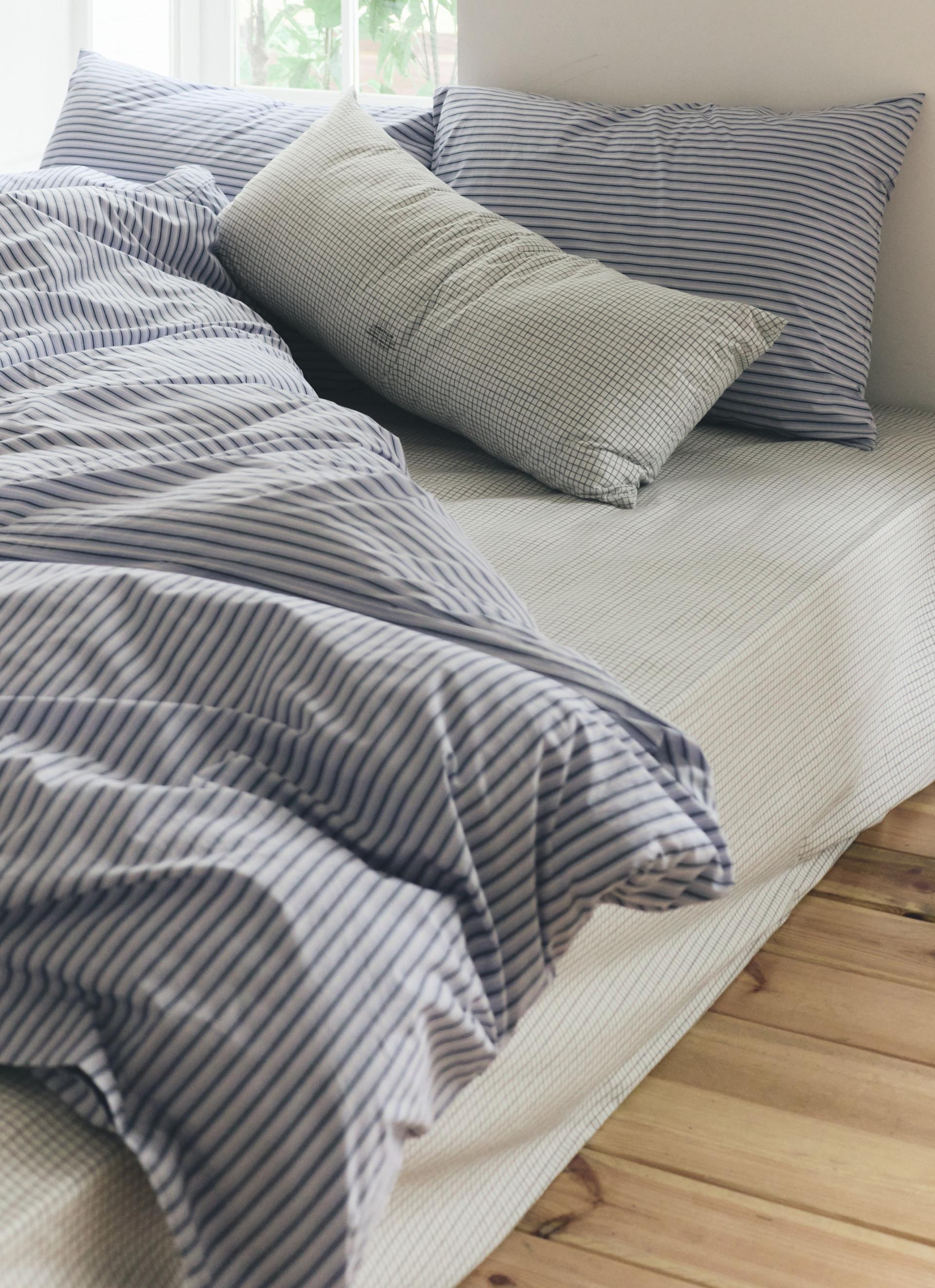 PILLOWCASE - THIN STRIPE AQUA / 2 SIZES