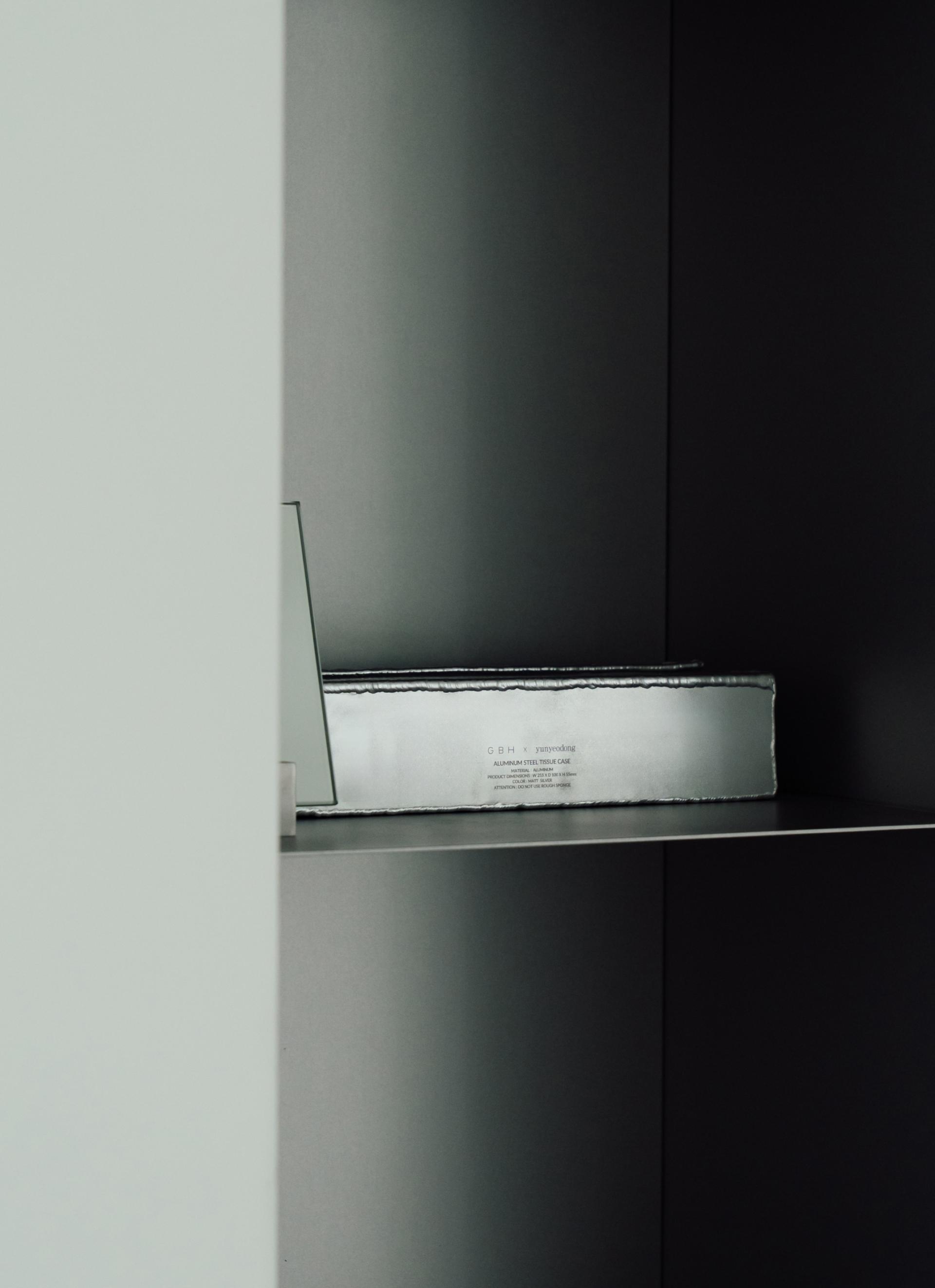 x Yunyeodong ALUMINUM STEEL TISSUE CASE / MATT SILVER