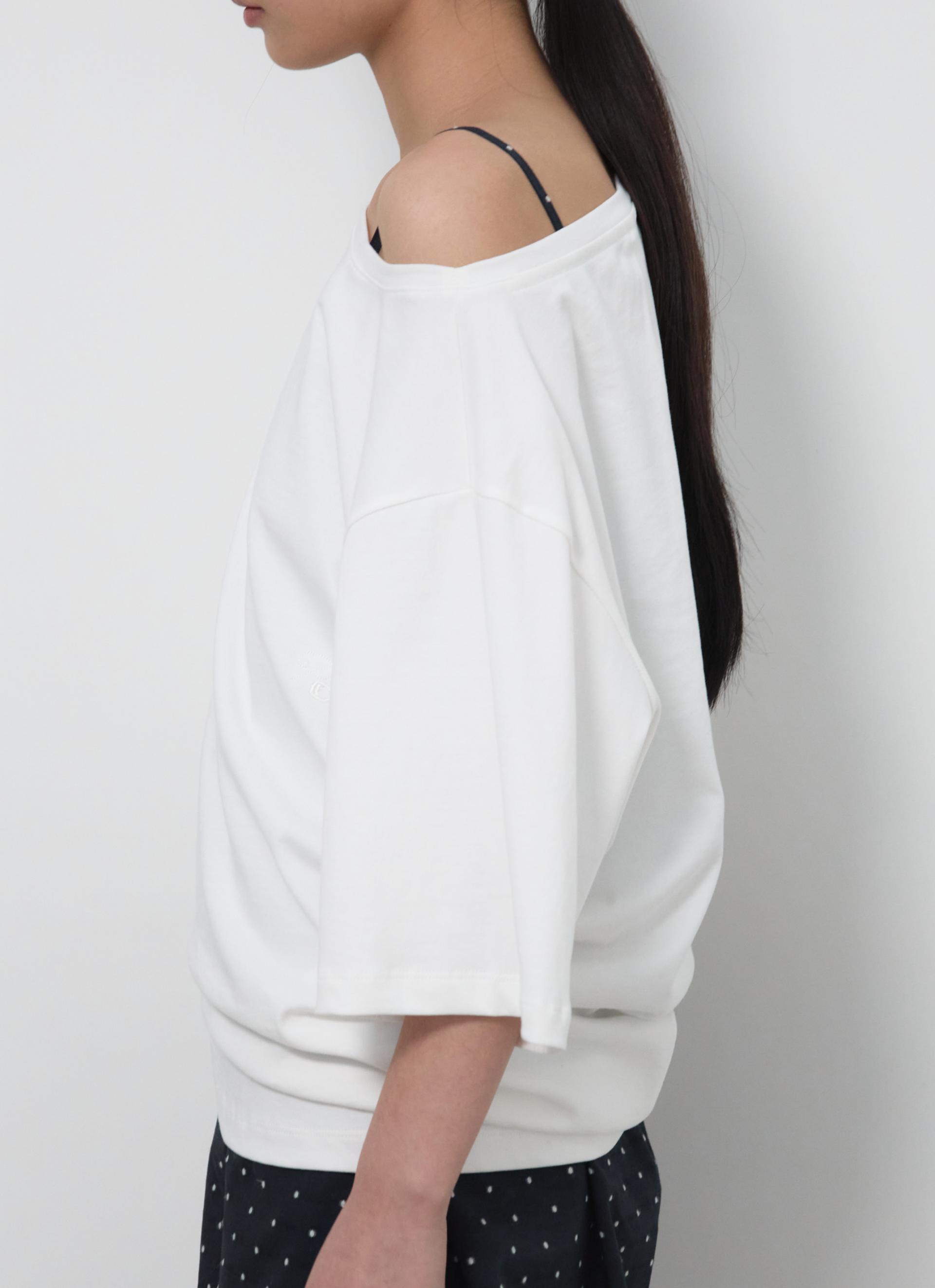 26SS UNBALANCE OFF SHOULDER TOP / WHITE