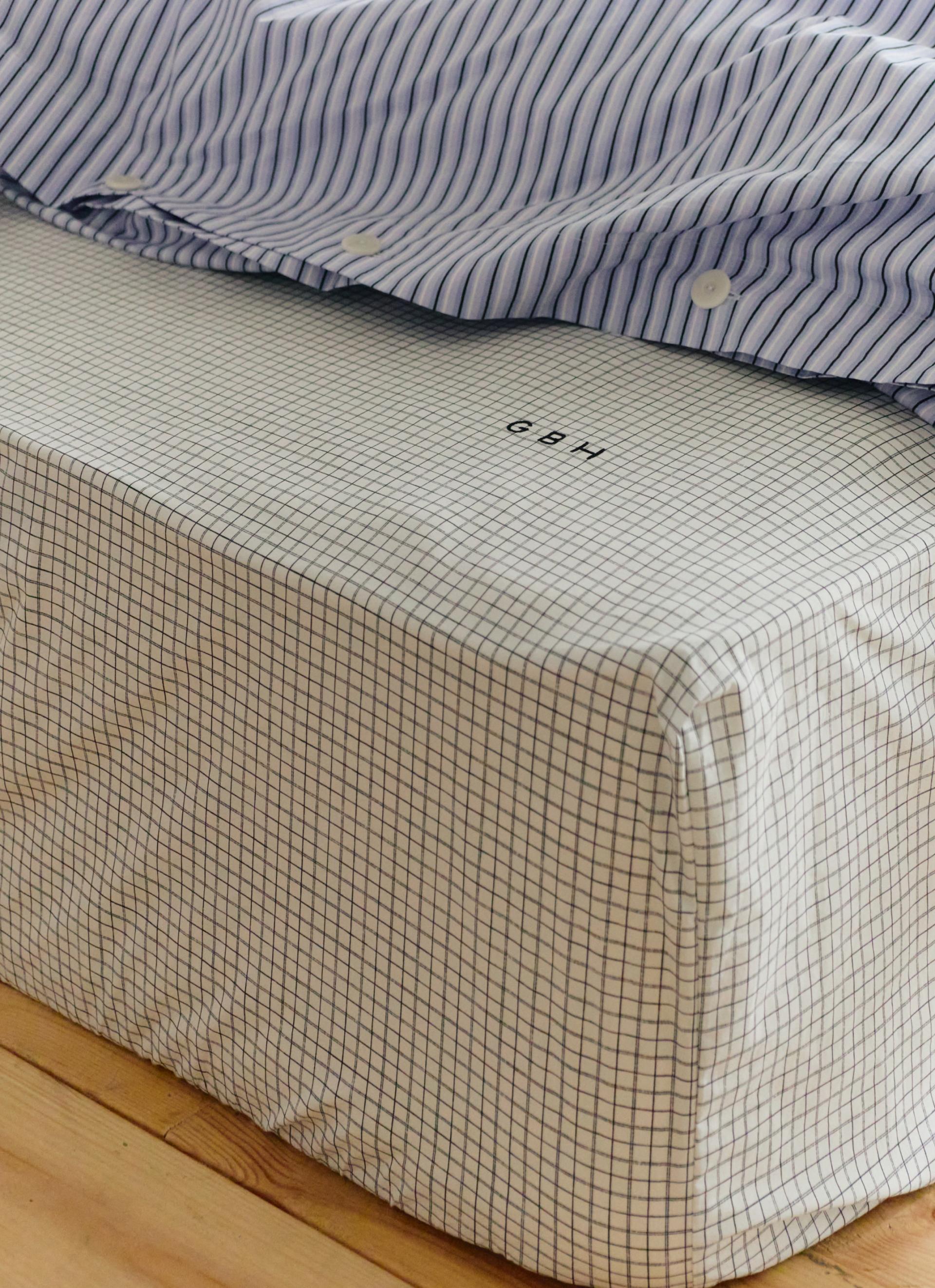 FITTED SHEET / 2 SIZES, 6 COLORS