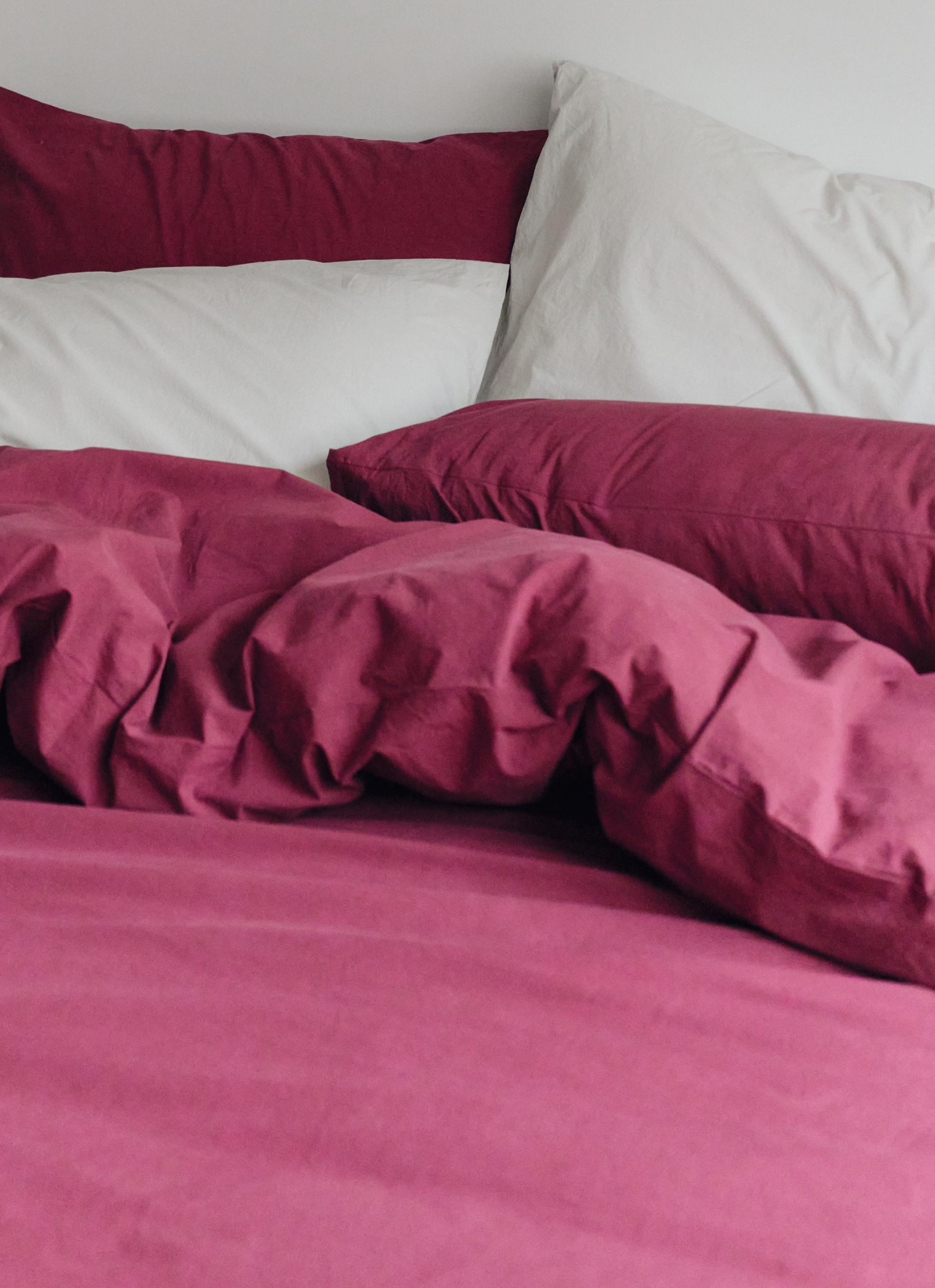 PILLOWCASE - MERLOT / 2 SIZES