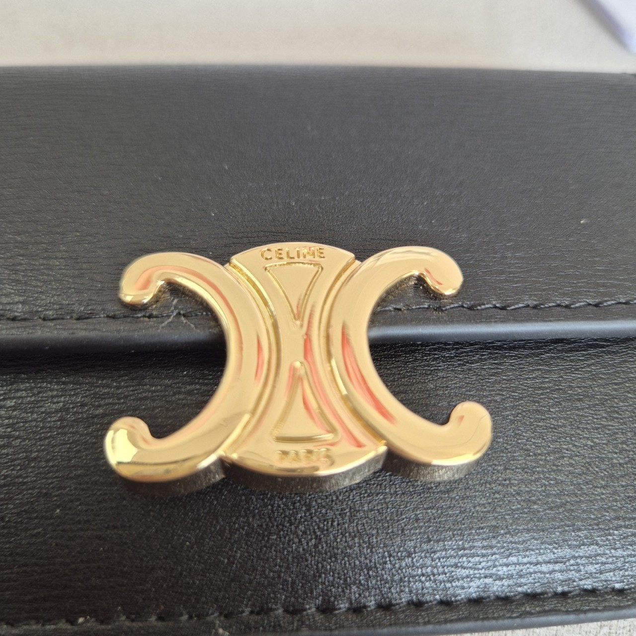 트리오페플랩카드지갑 (샤이니 카프스킨 블랙 금장)
