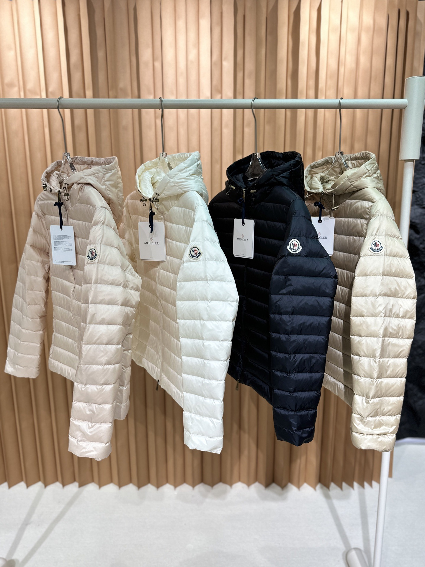 이겔후드 쇼트 다운 자켓