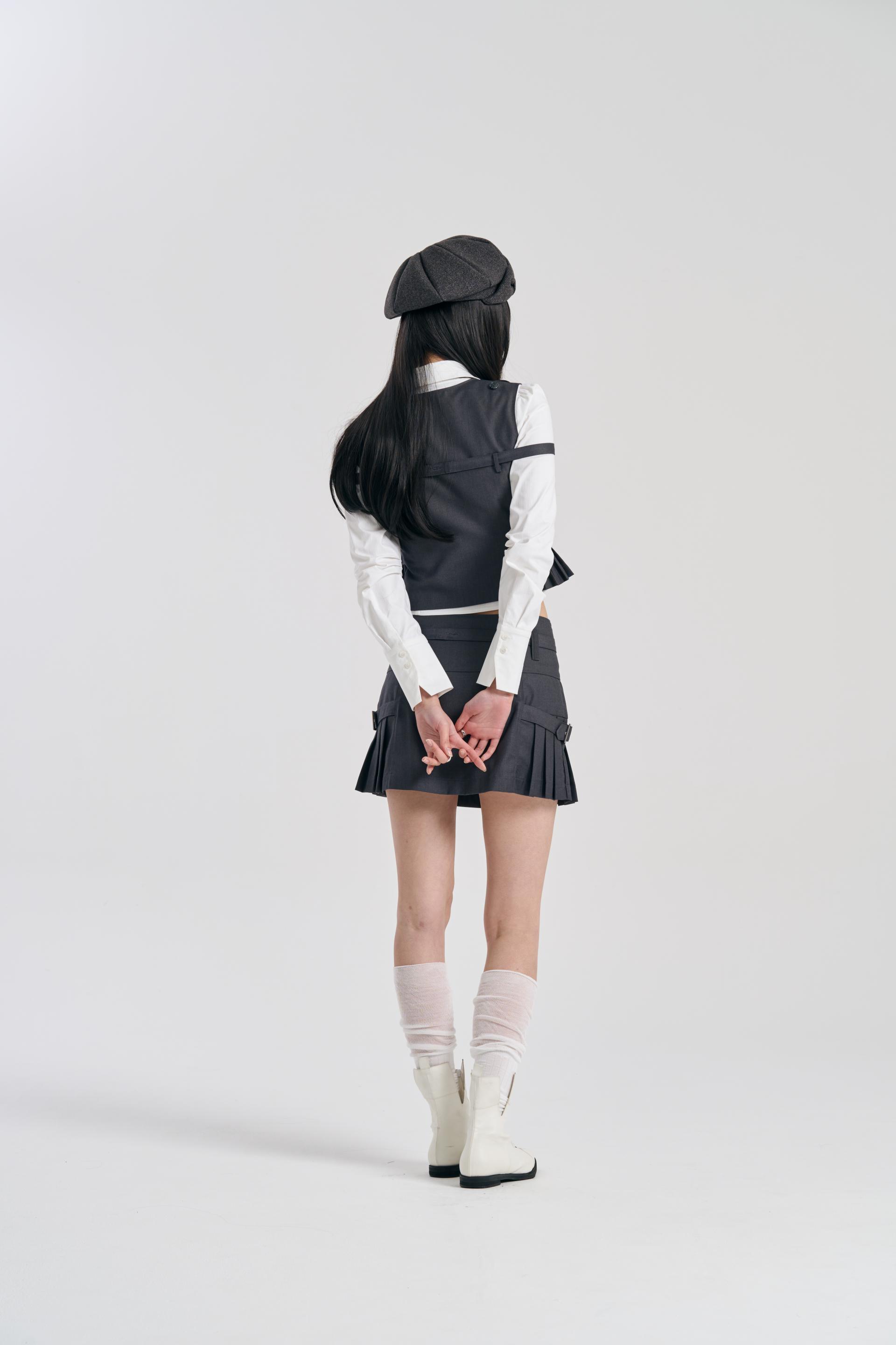 [SIGNATURE] STRAP PLEATS BELT VEST CHARCOAL