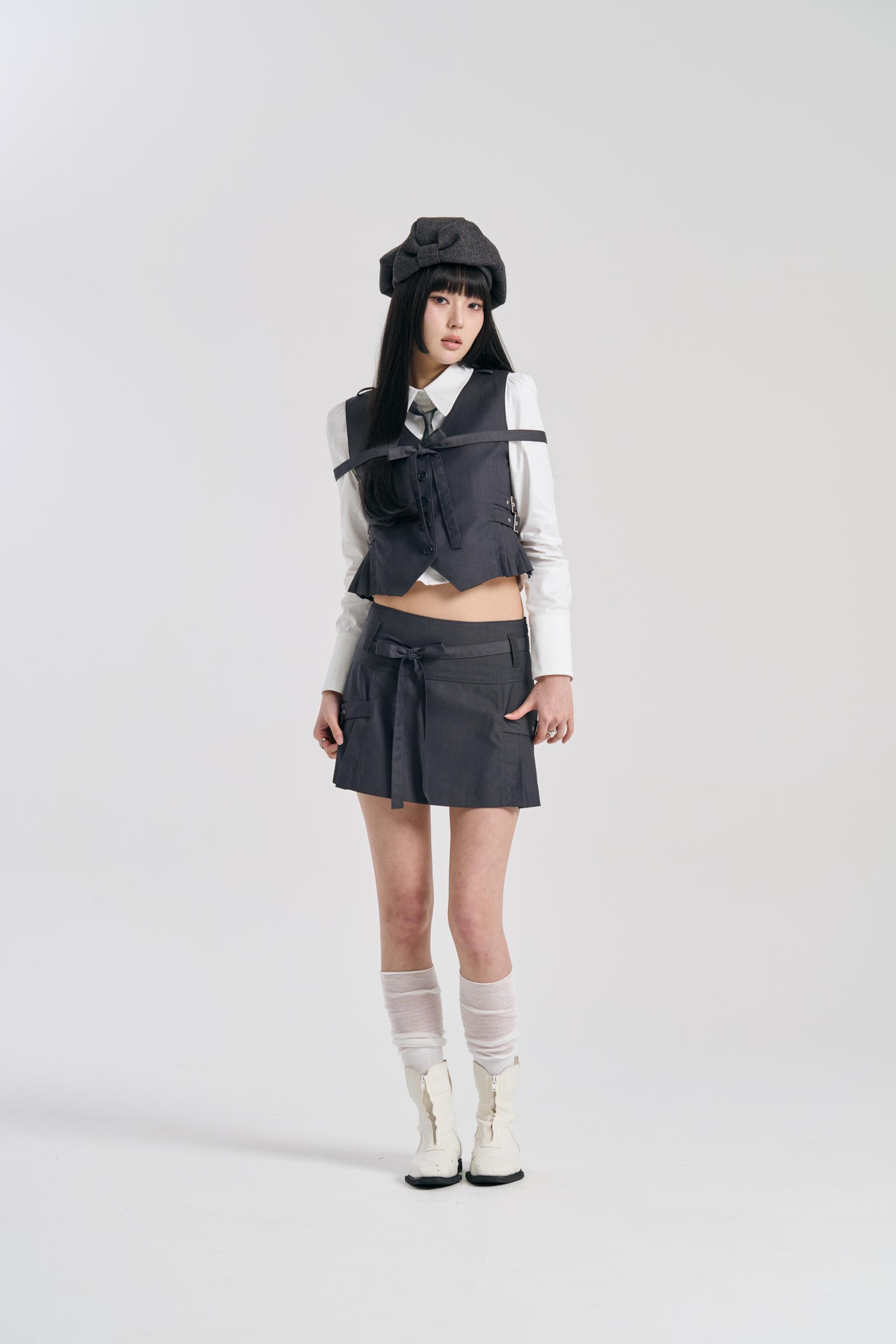 [SIGNATURE] STRAP PLEATS BELT VEST CHARCOAL