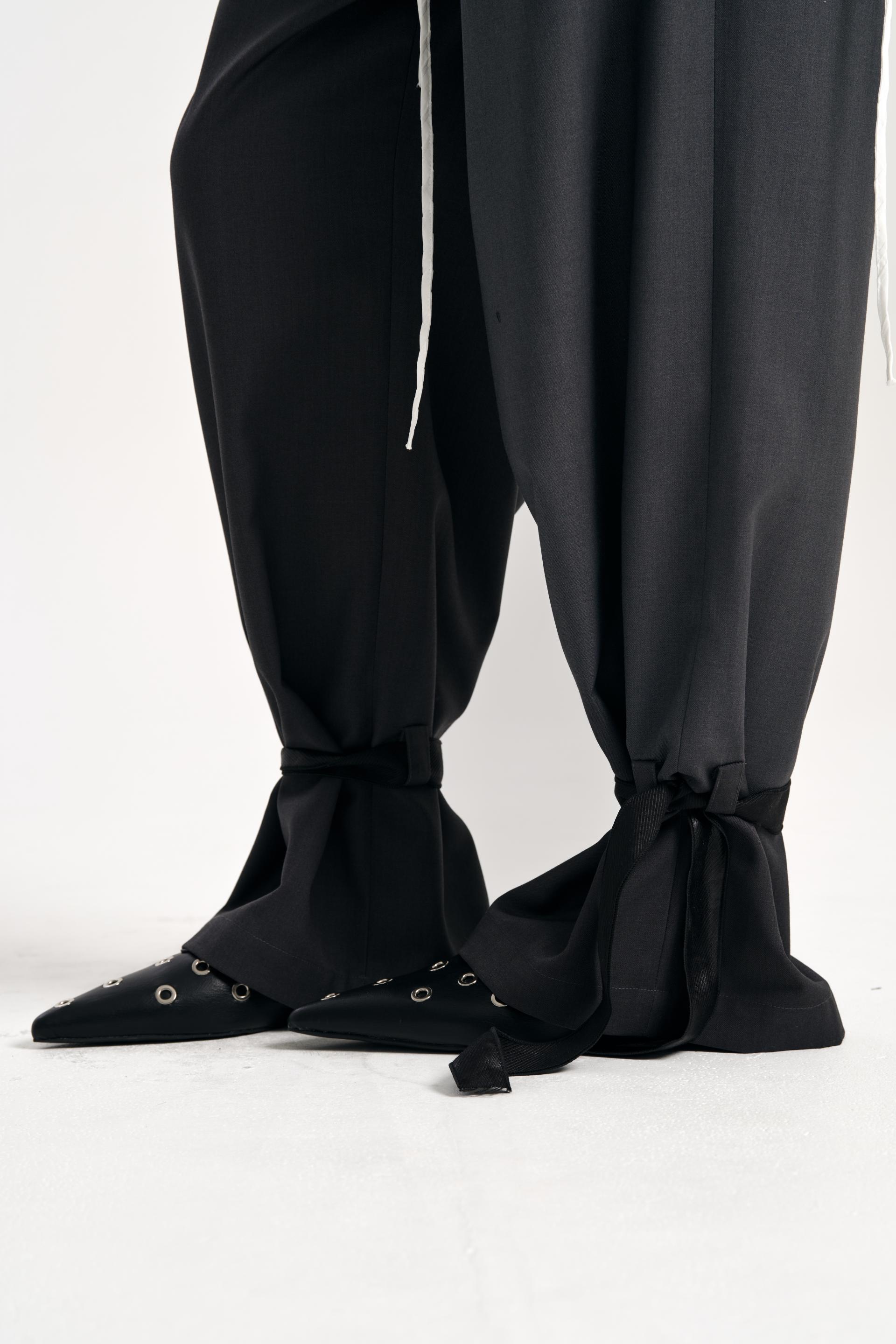 [SIGNATURE] TWO-WAY CONTRAST POCKET TROUSERS CHARCOAL