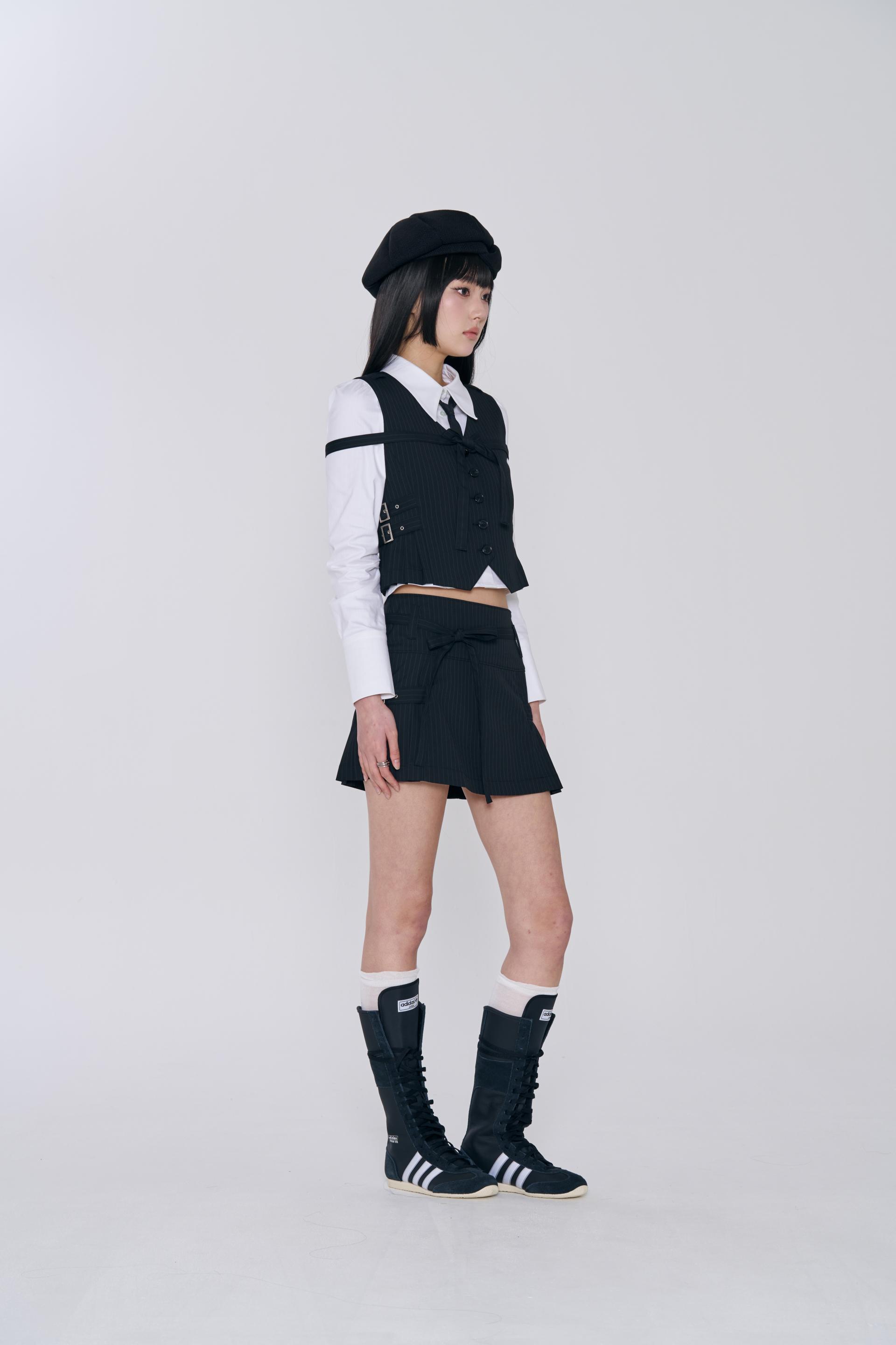 [SIGNATURE] STRAP PLEATS BELT VEST BLACK