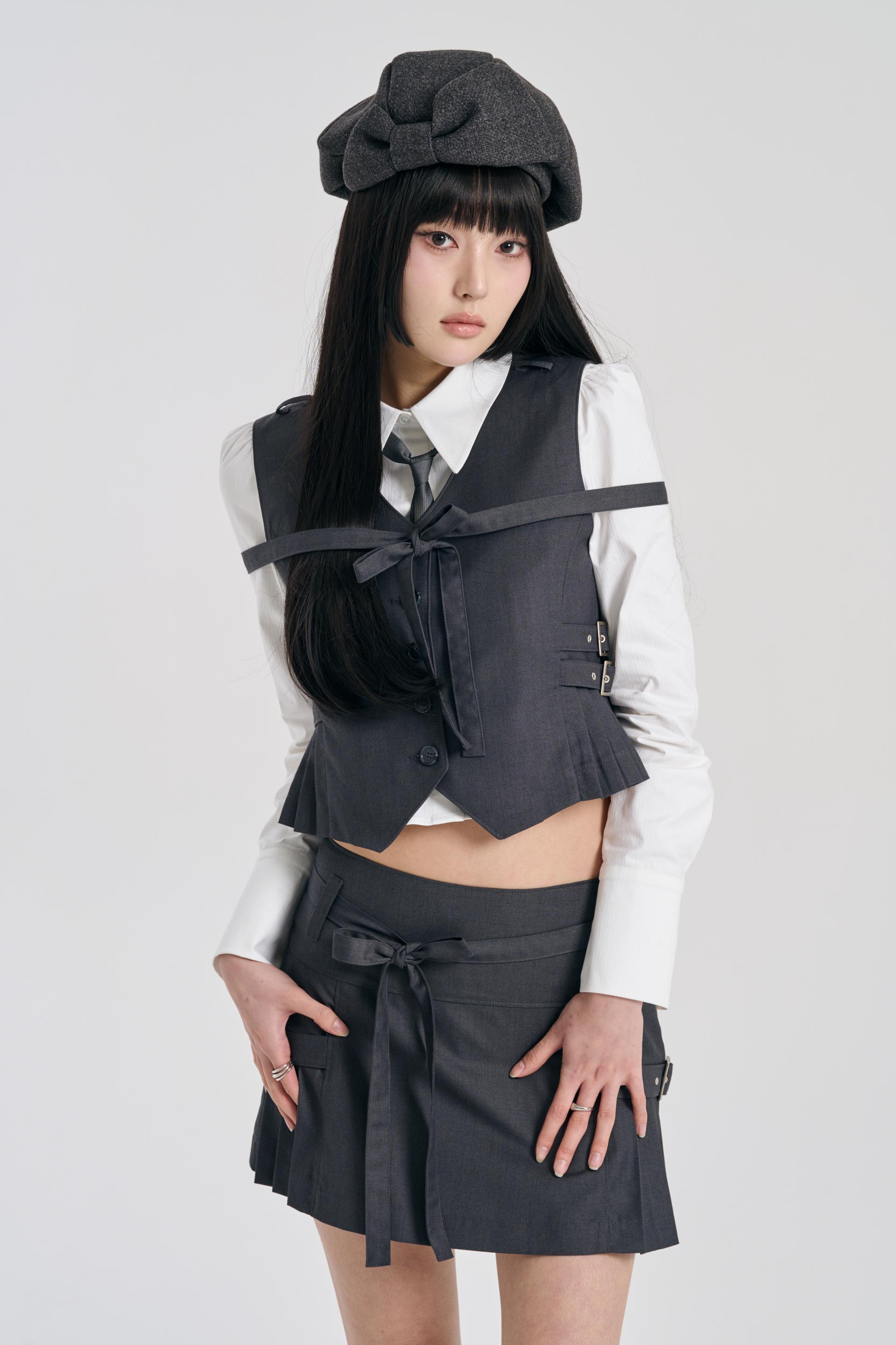 [SIGNATURE] STRAP PLEATS BELT VEST CHARCOAL