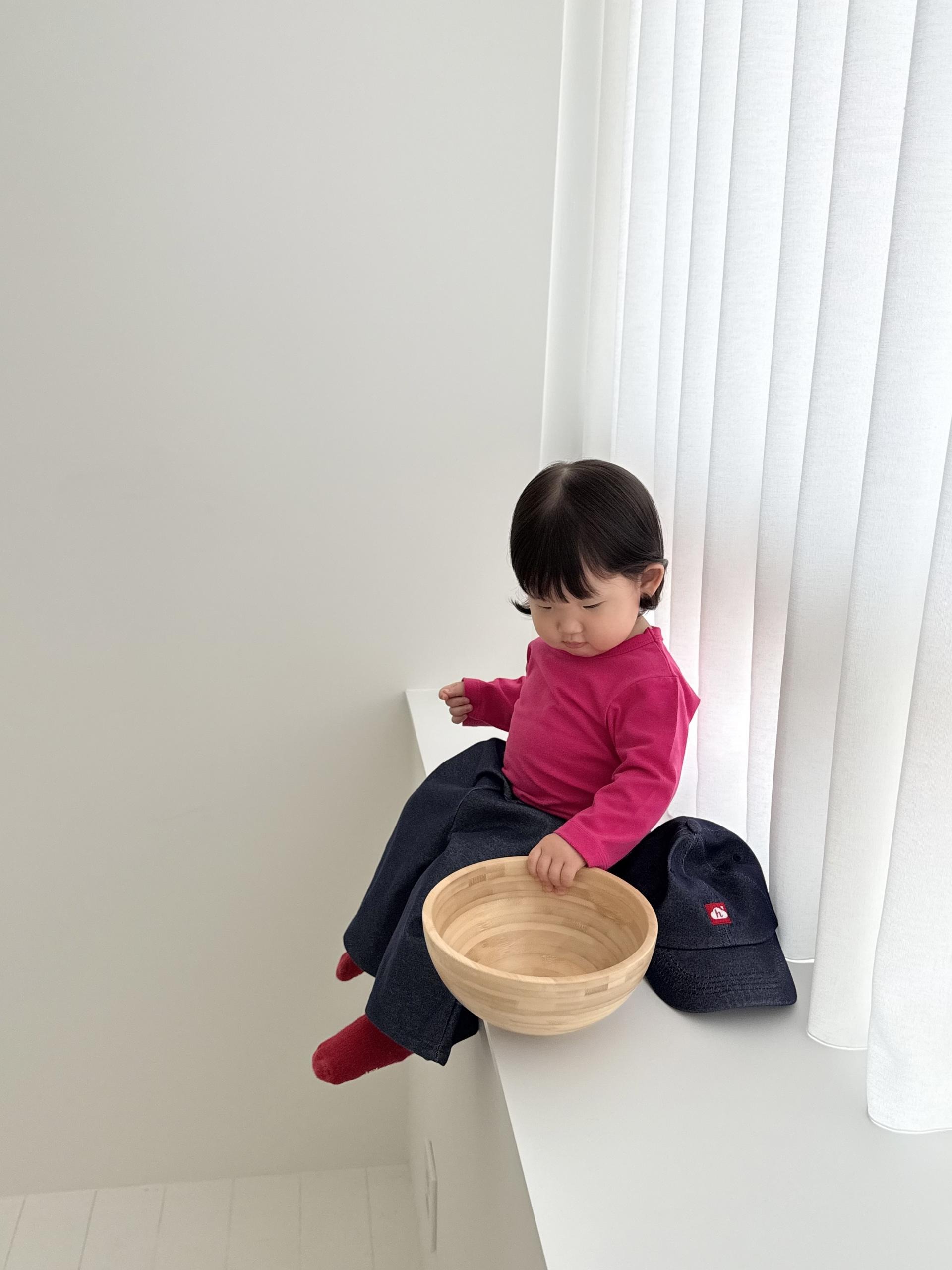 Vivid Round T-Shirt