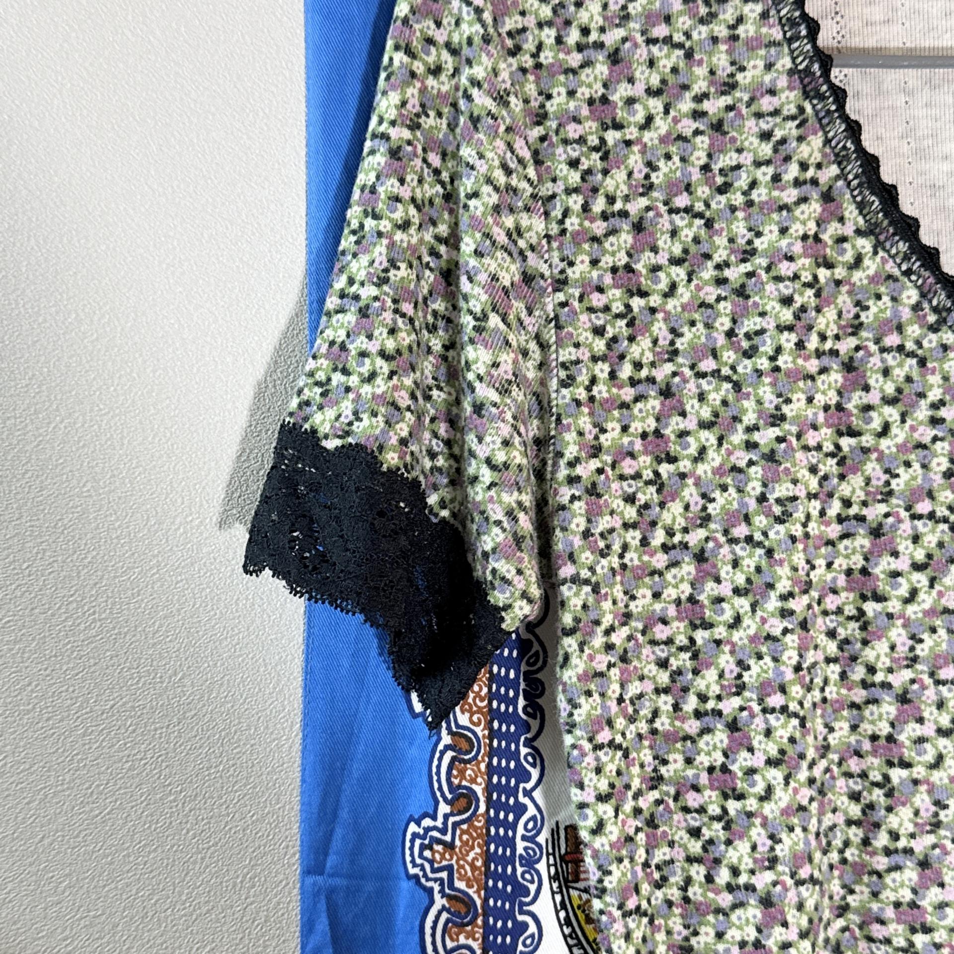 [iwish Y's bis] Floral Lace V-Neck Top