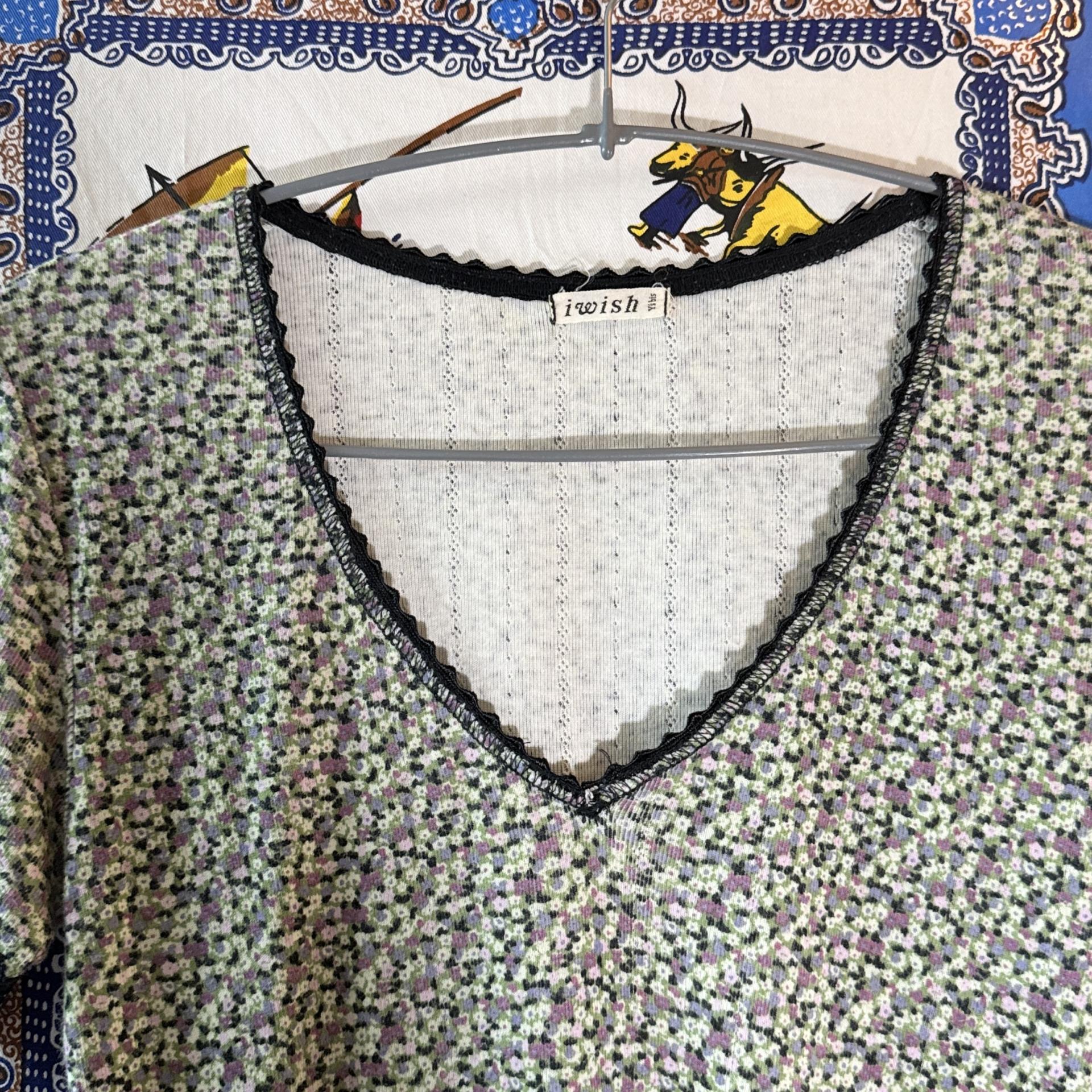 [iwish Y's bis] Floral Lace V-Neck Top