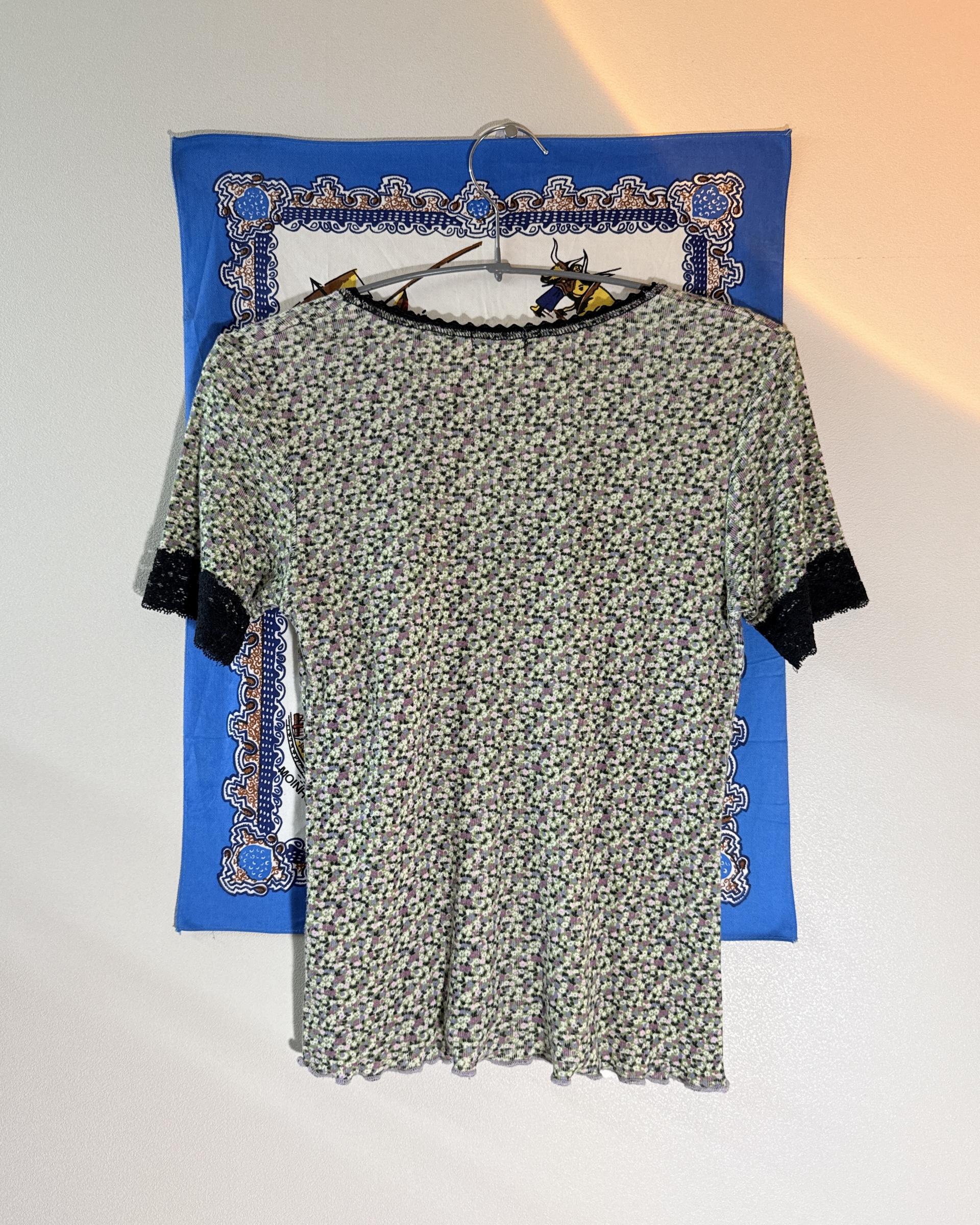 [iwish Y's bis] Floral Lace V-Neck Top
